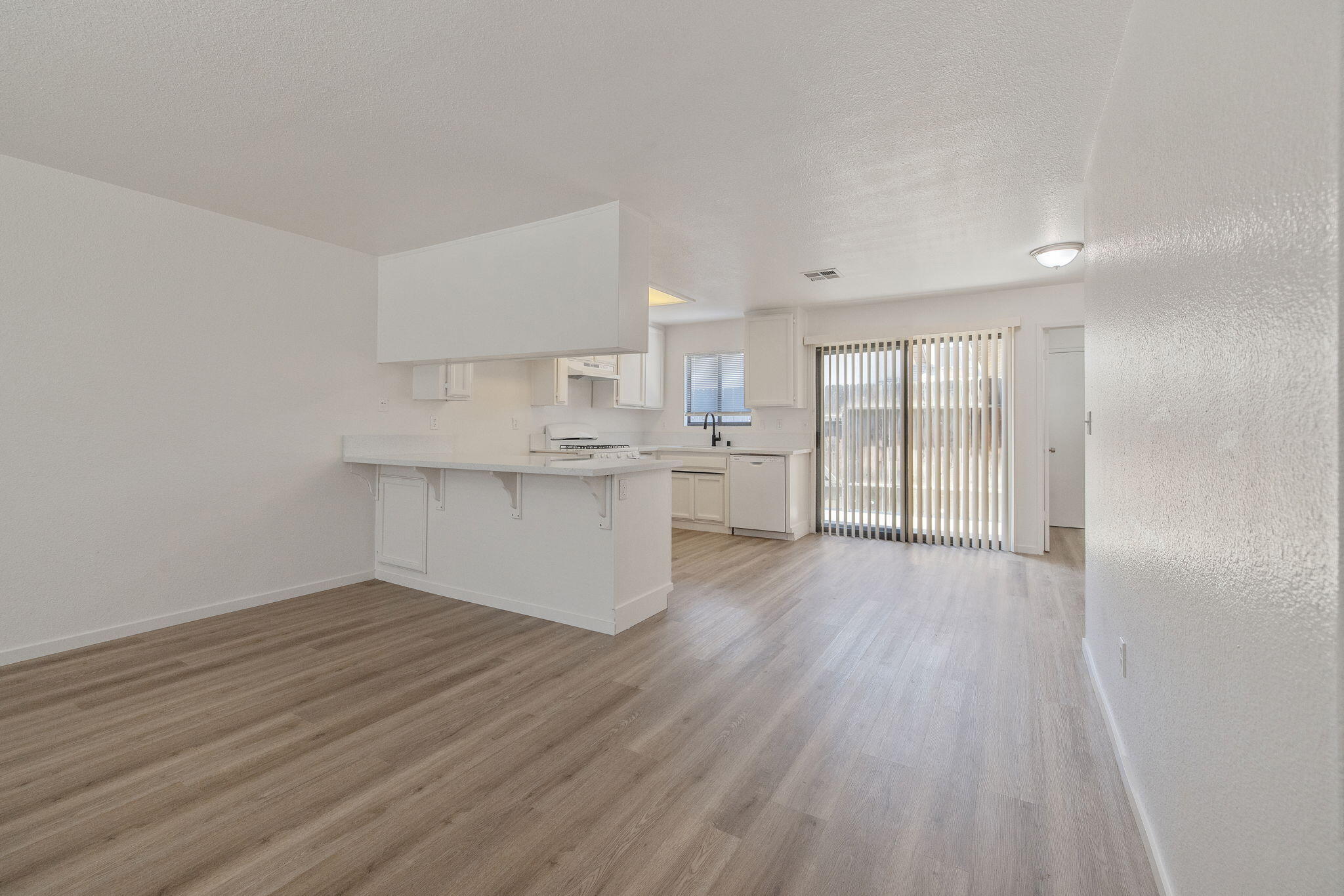 8200 Laborough Dr, Bakersfield, CA 93311