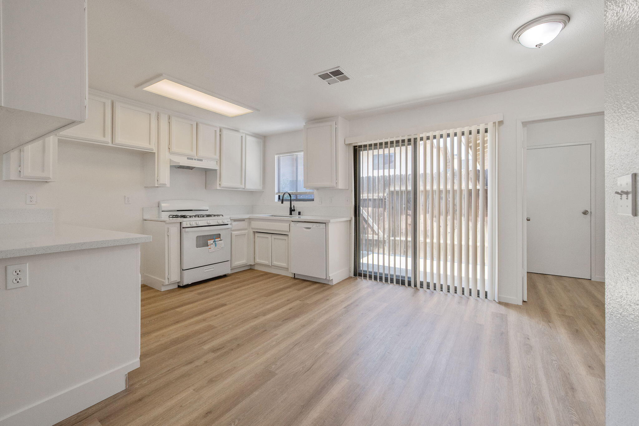 8200 Laborough Dr, Bakersfield, CA 93311
