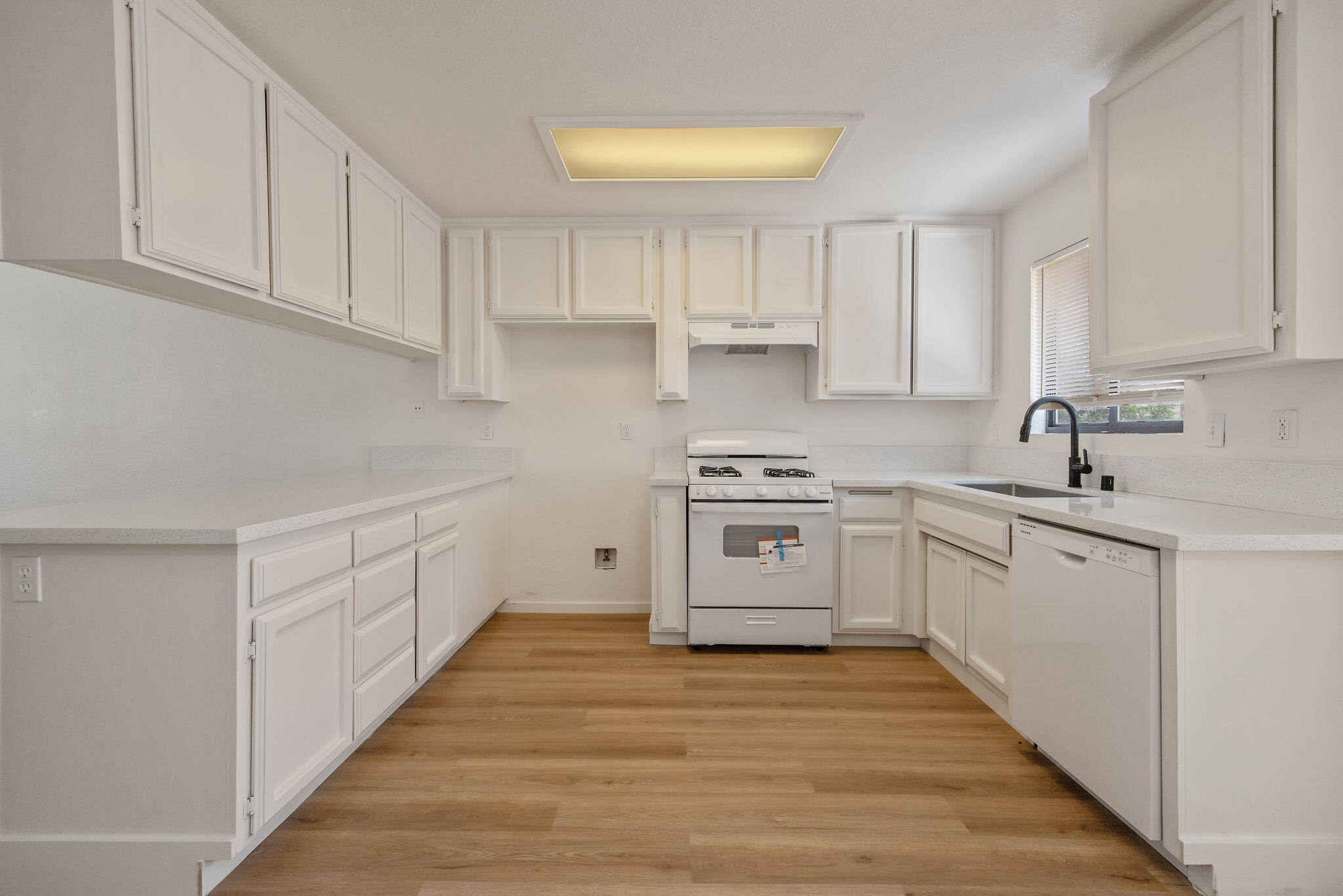 8200 Laborough Dr, Bakersfield, CA 93311