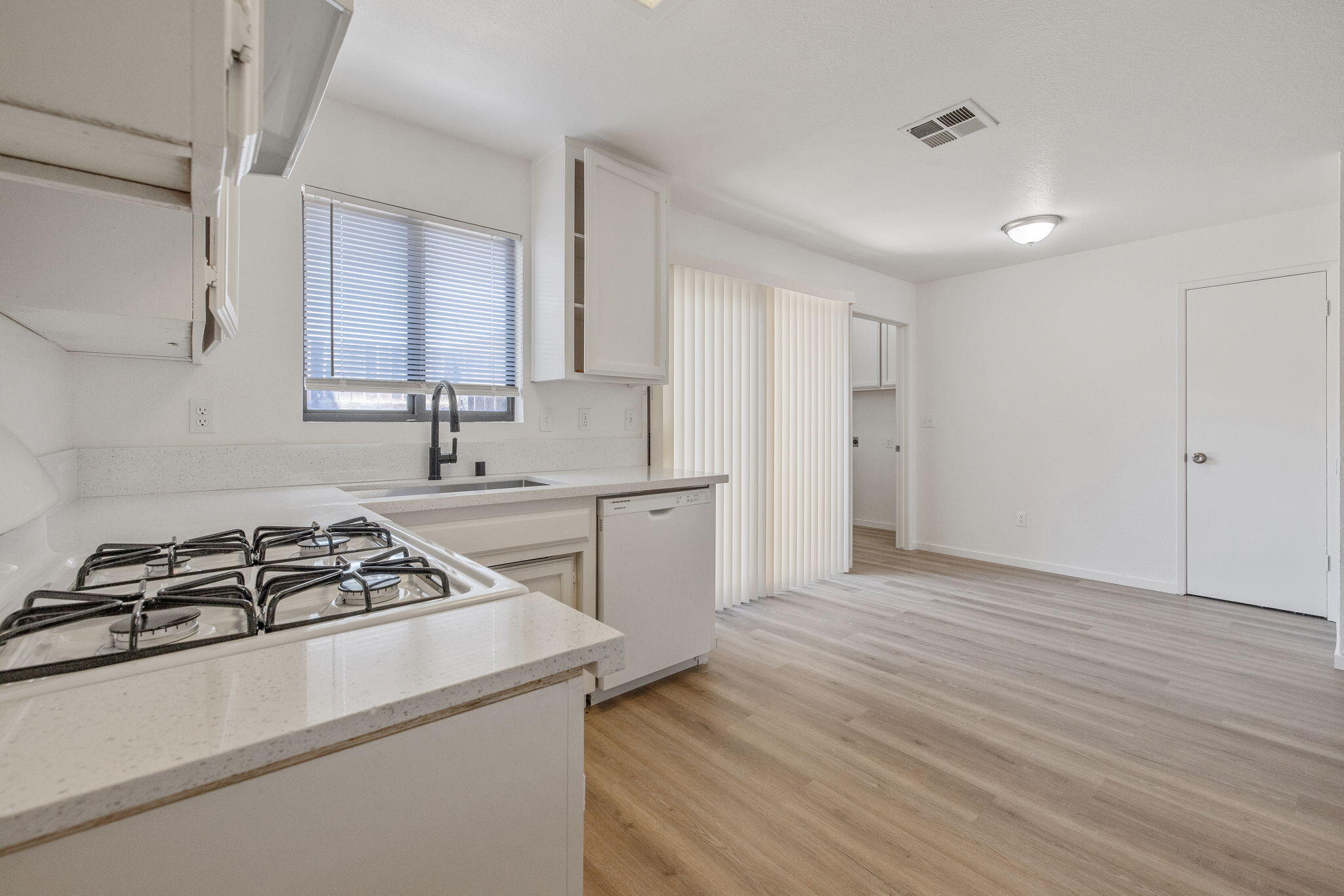 8200 Laborough Dr, Bakersfield, CA 93311