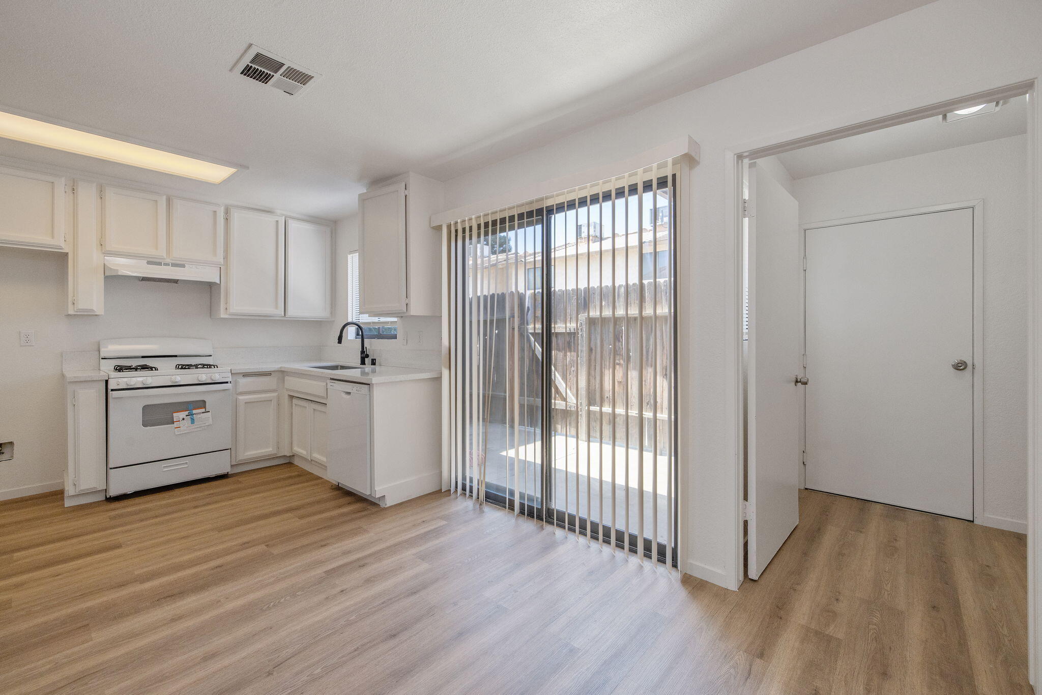 8200 Laborough Dr, Bakersfield, CA 93311