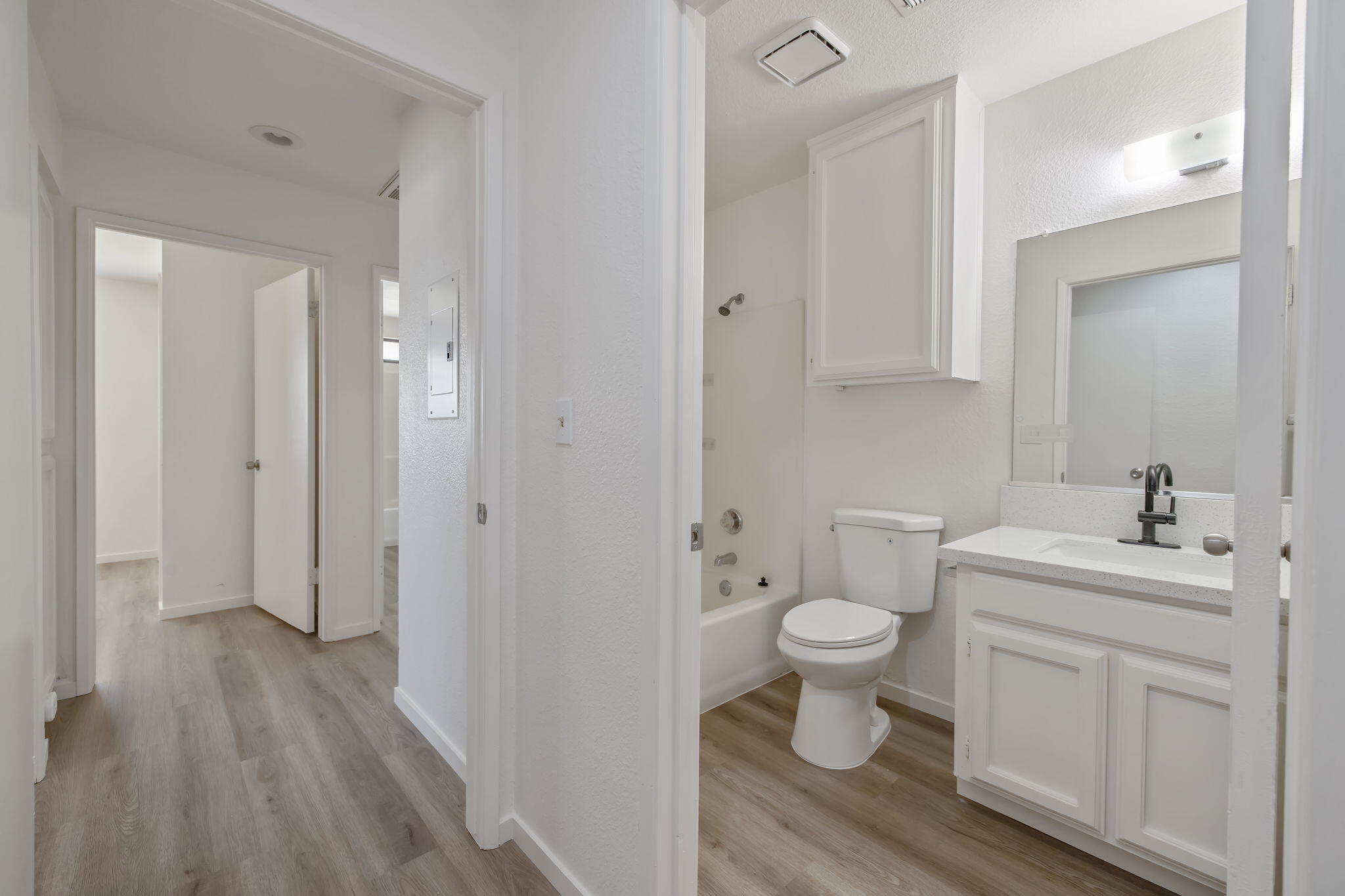 8200 Laborough Dr, Bakersfield, CA 93311