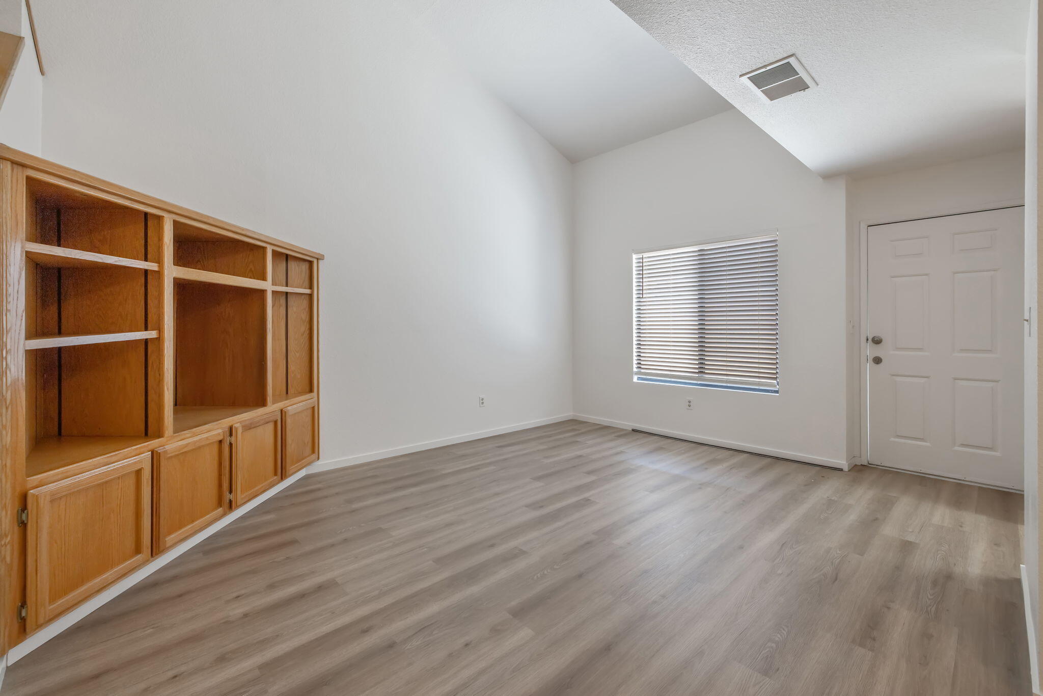 8200 Laborough Dr, Bakersfield, CA 93311