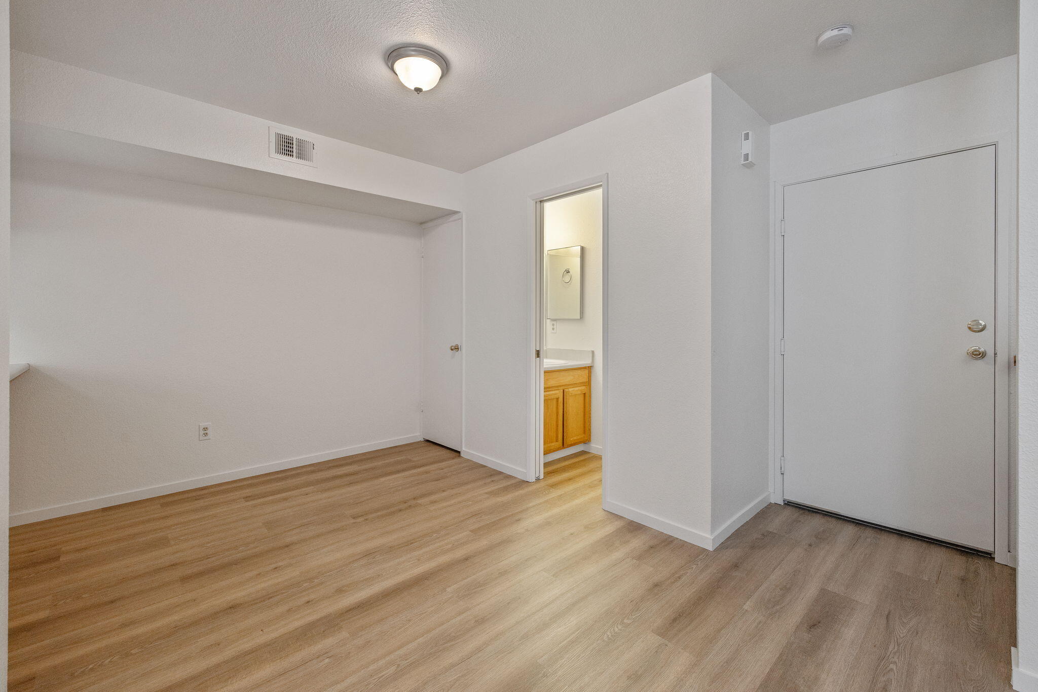 8200 Laborough Dr, Bakersfield, CA 93311