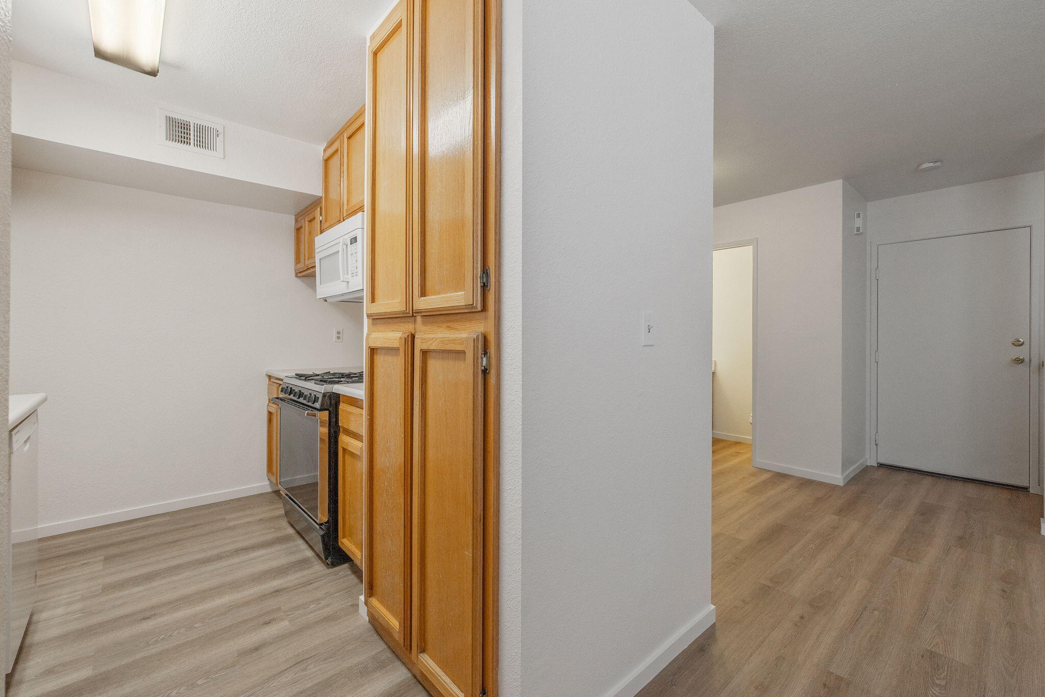 8200 Laborough Dr, Bakersfield, CA 93311