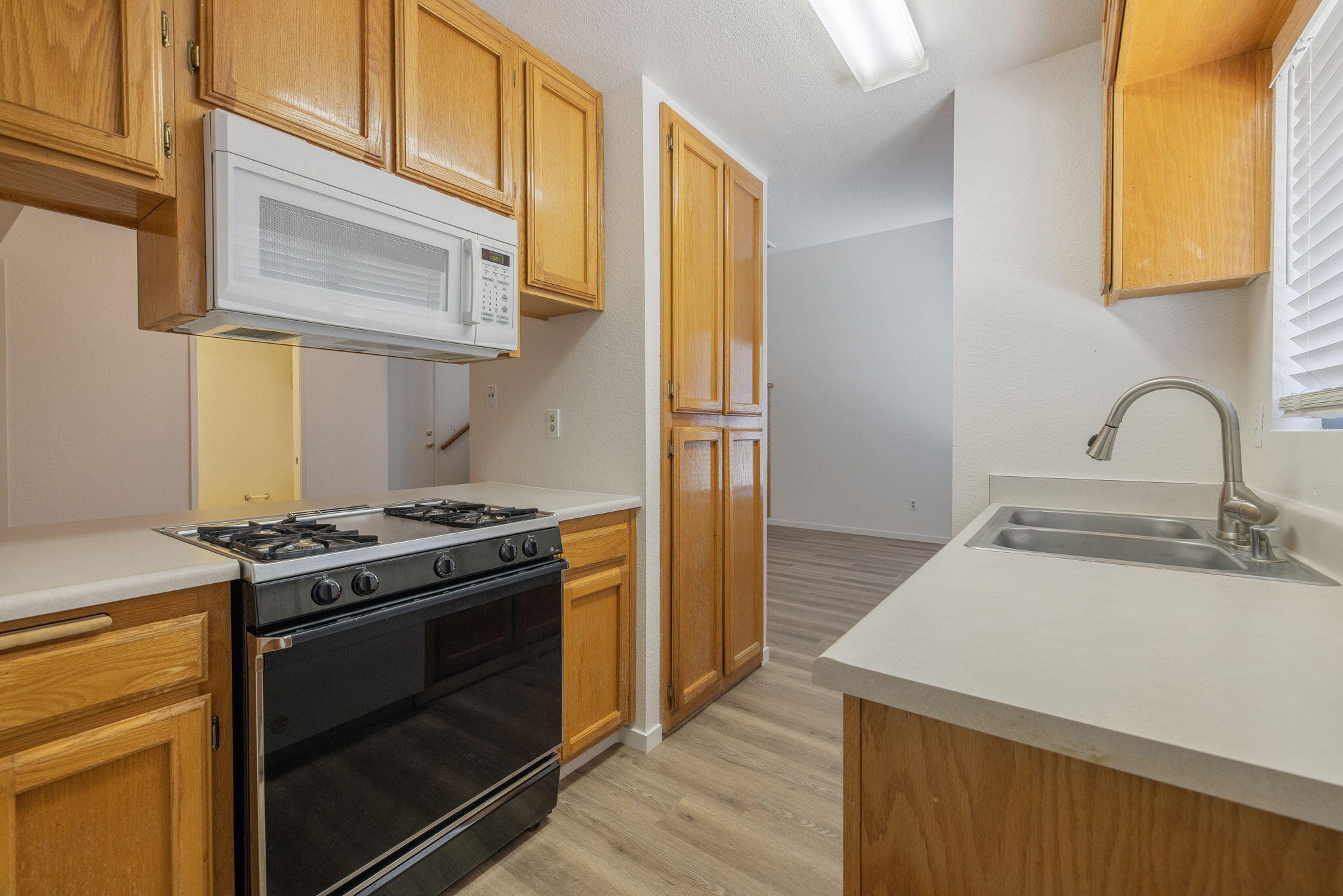 8200 Laborough Dr, Bakersfield, CA 93311