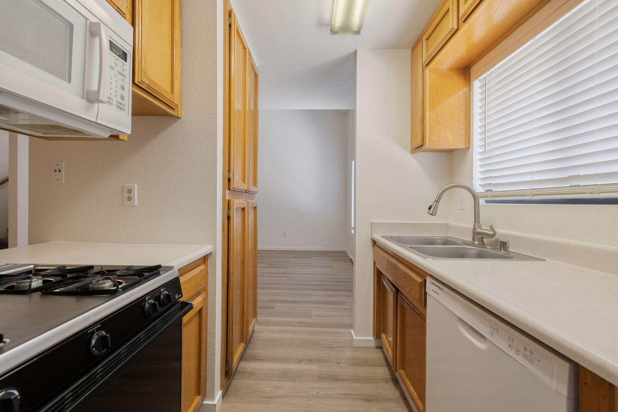 8200 Laborough Dr, Bakersfield, CA 93311