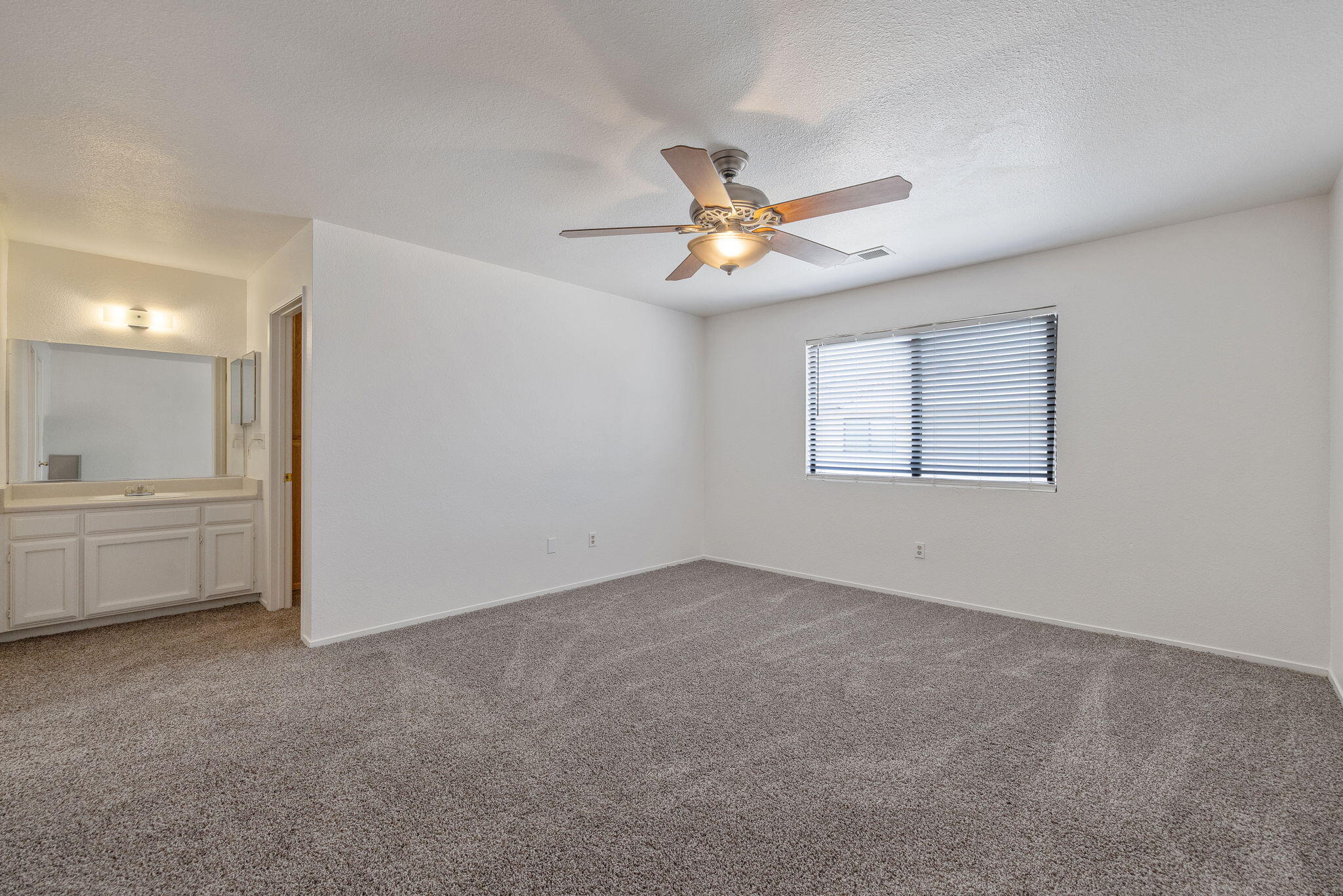 8200 Laborough Dr, Bakersfield, CA 93311