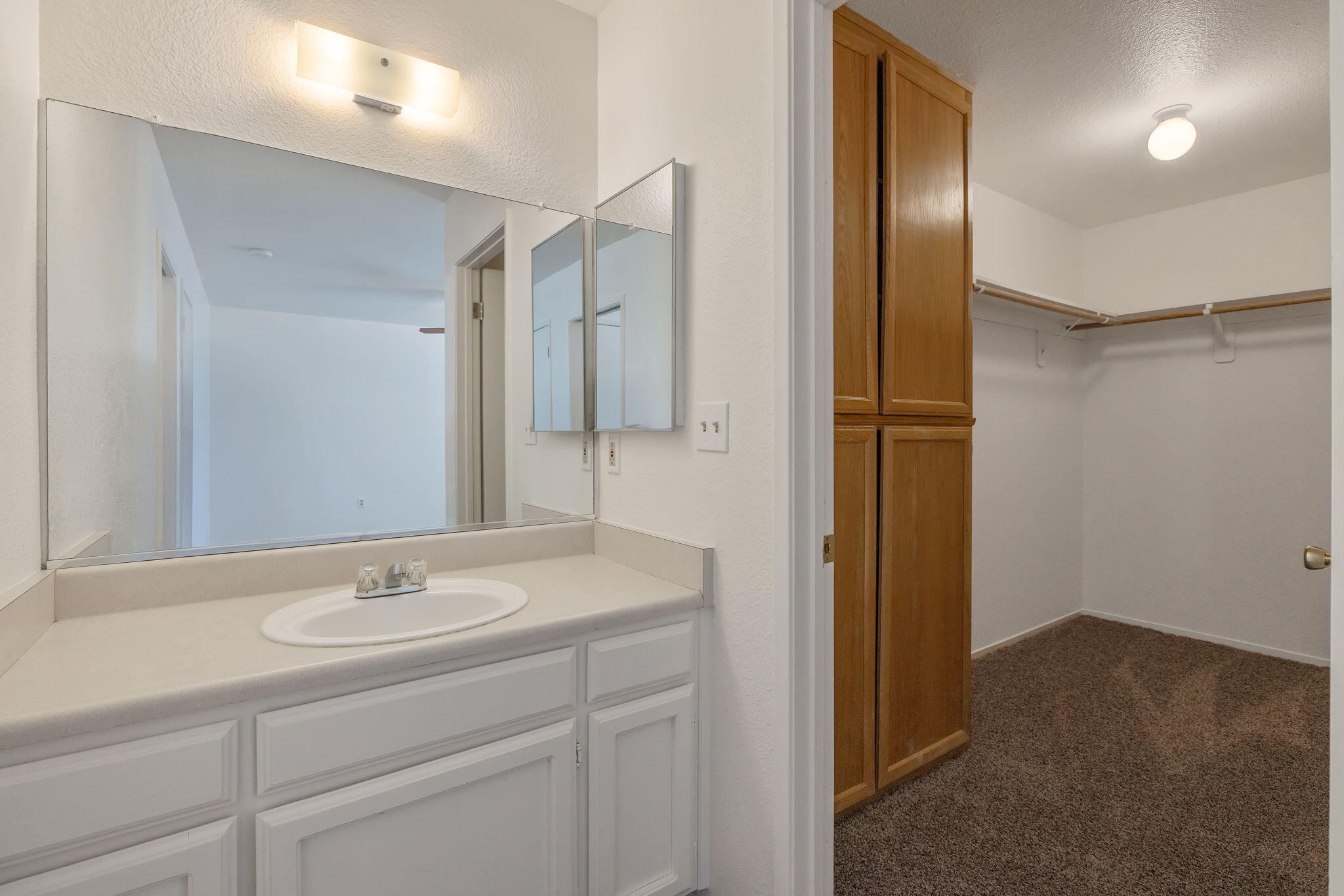 8200 Laborough Dr, Bakersfield, CA 93311