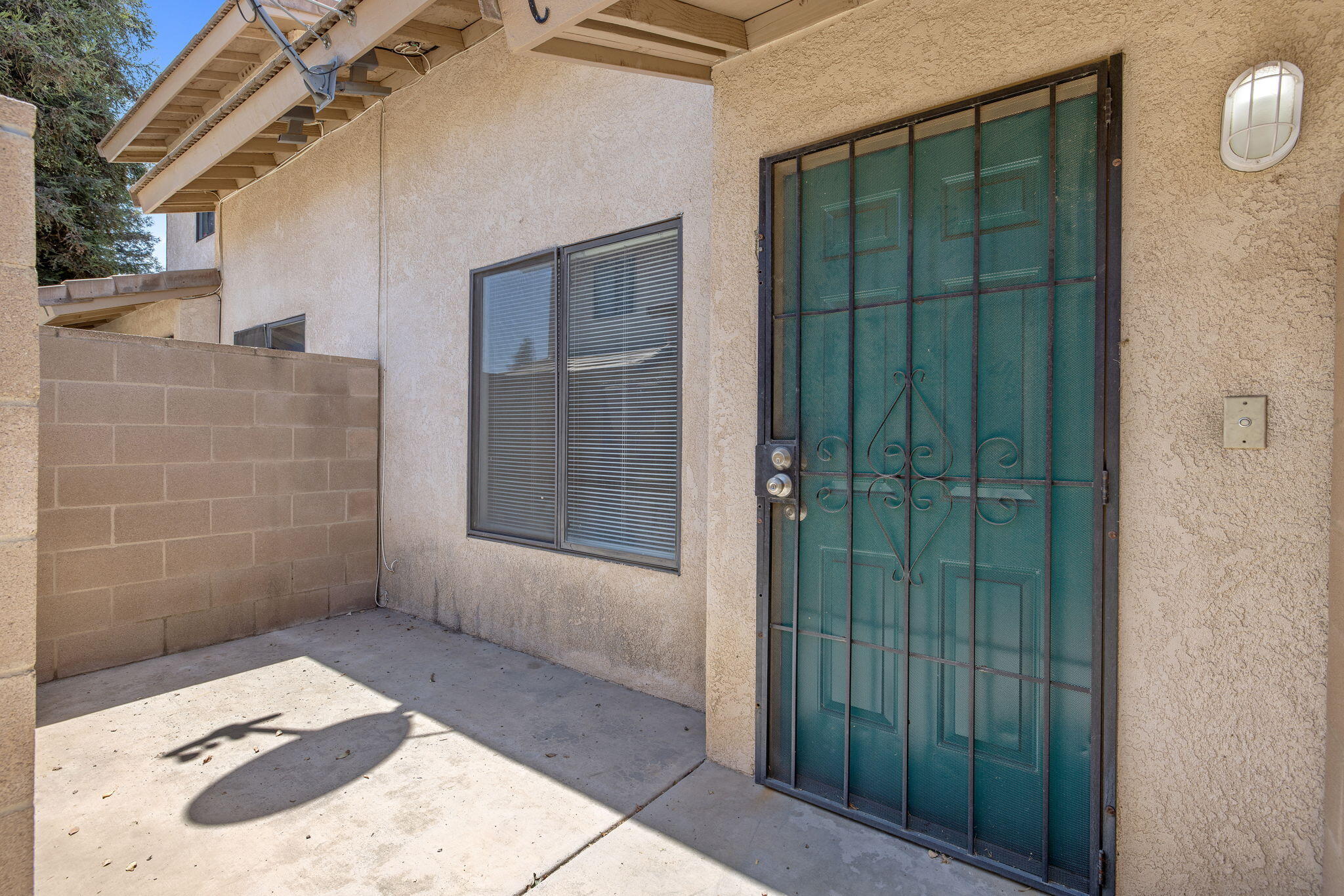 8200 Laborough Dr, Bakersfield, CA 93311