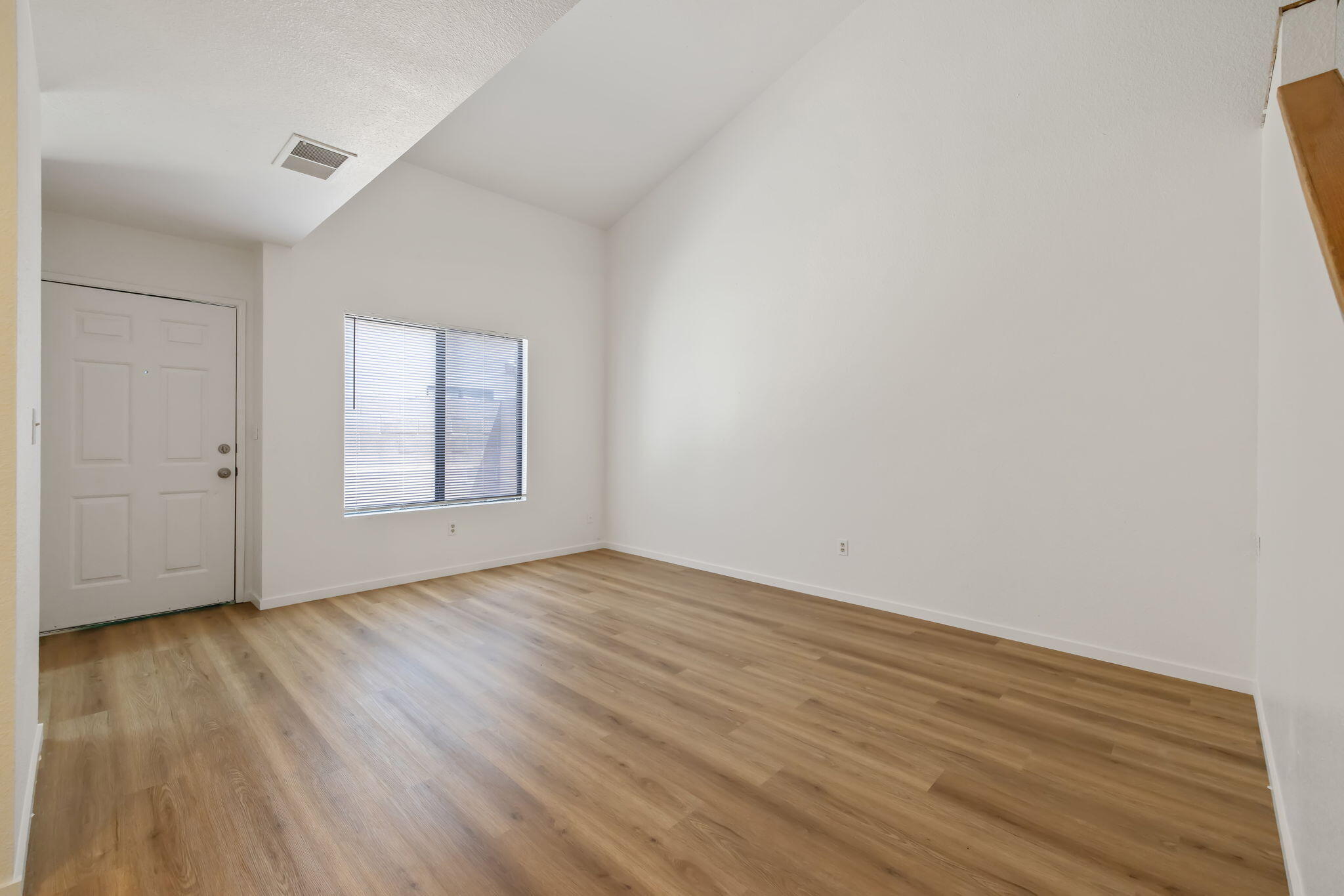 8200 Laborough Dr, Bakersfield, CA 93311