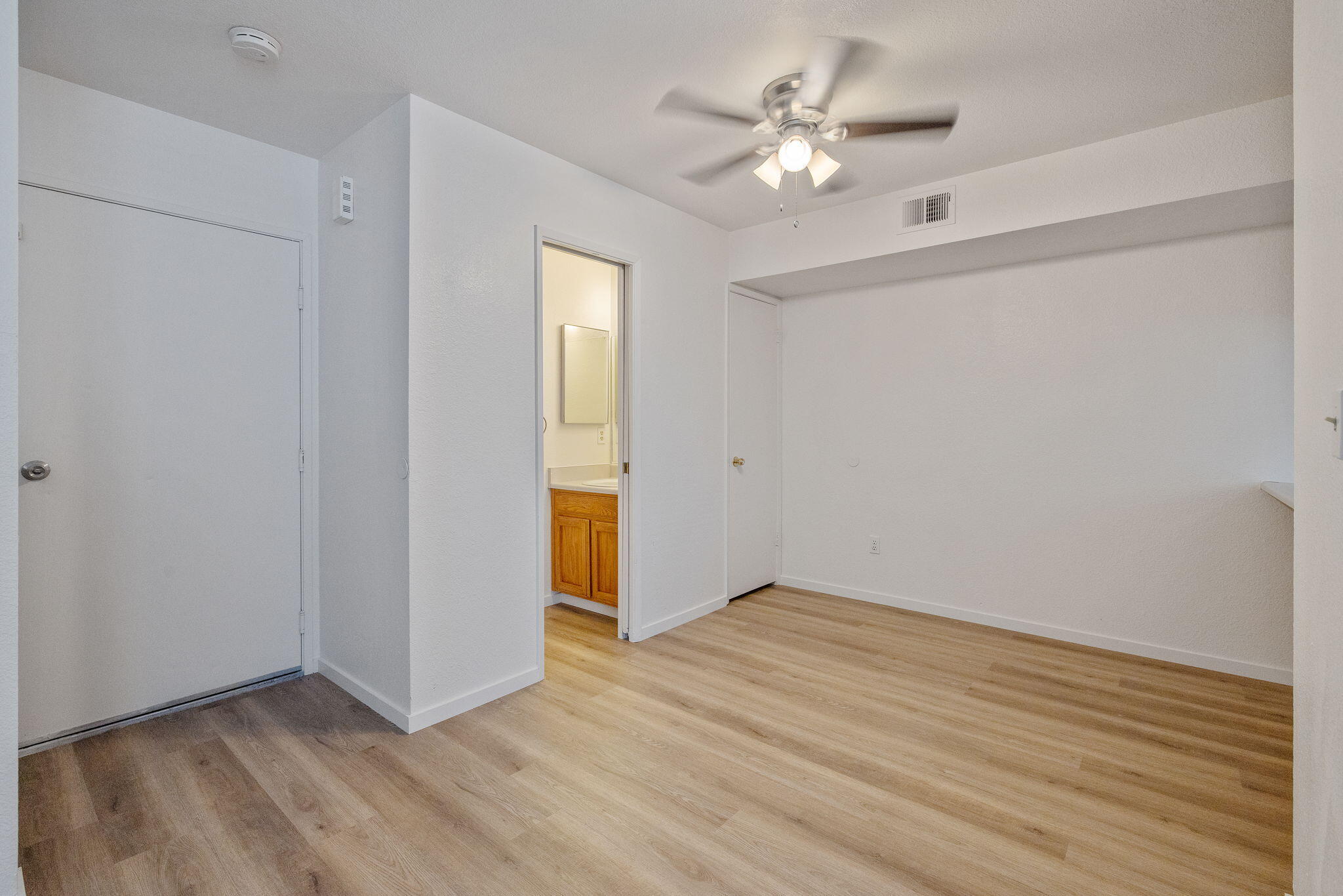 8200 Laborough Dr, Bakersfield, CA 93311