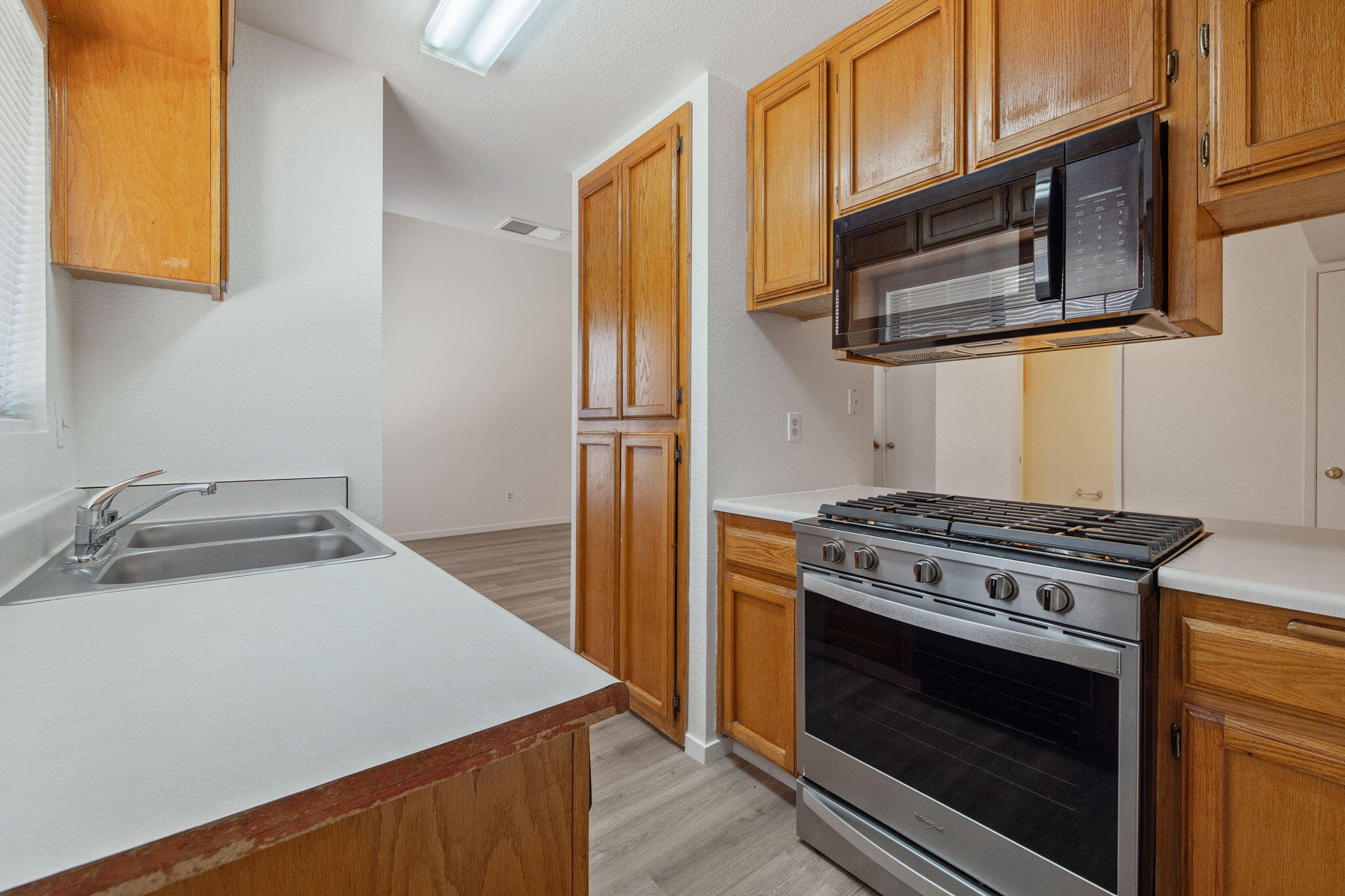 8200 Laborough Dr, Bakersfield, CA 93311