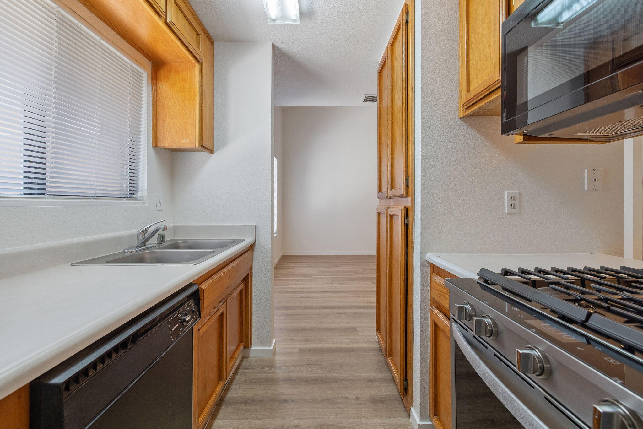 8200 Laborough Dr, Bakersfield, CA 93311