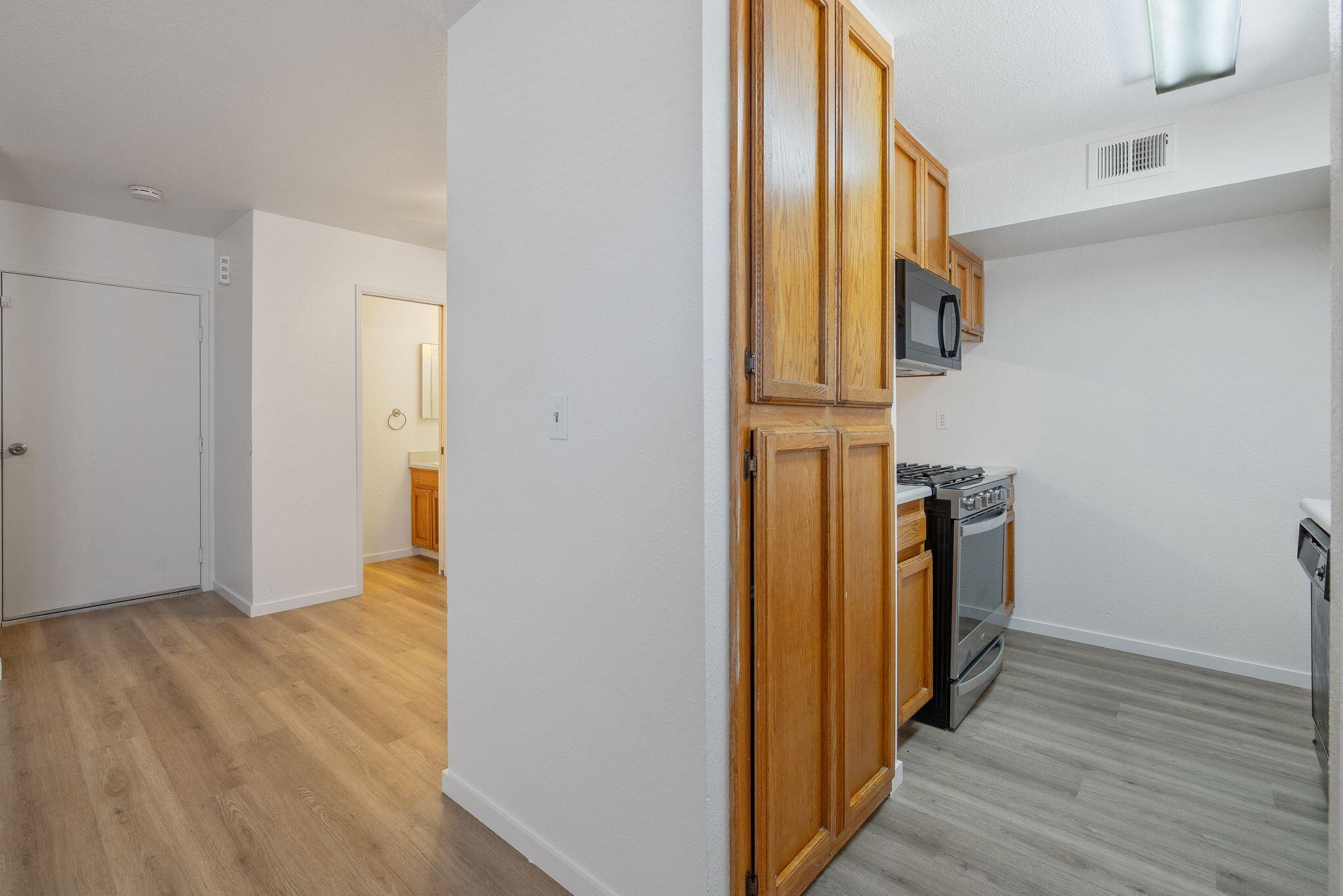 8200 Laborough Dr, Bakersfield, CA 93311