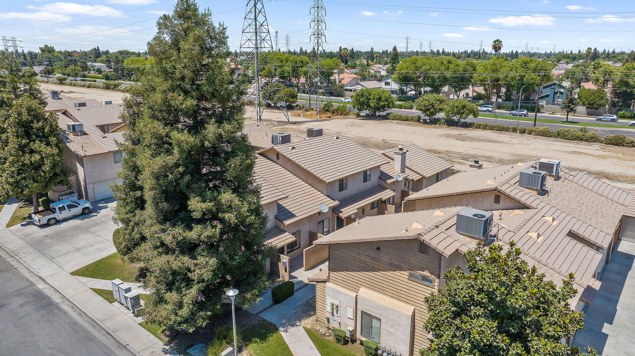 8200 Laborough Dr, Bakersfield, CA 93311