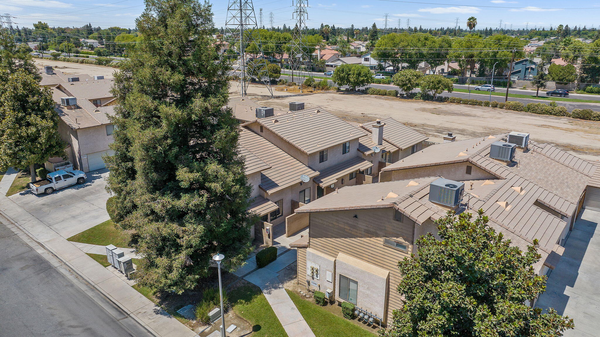 8200 Laborough Dr, Bakersfield, CA 93311