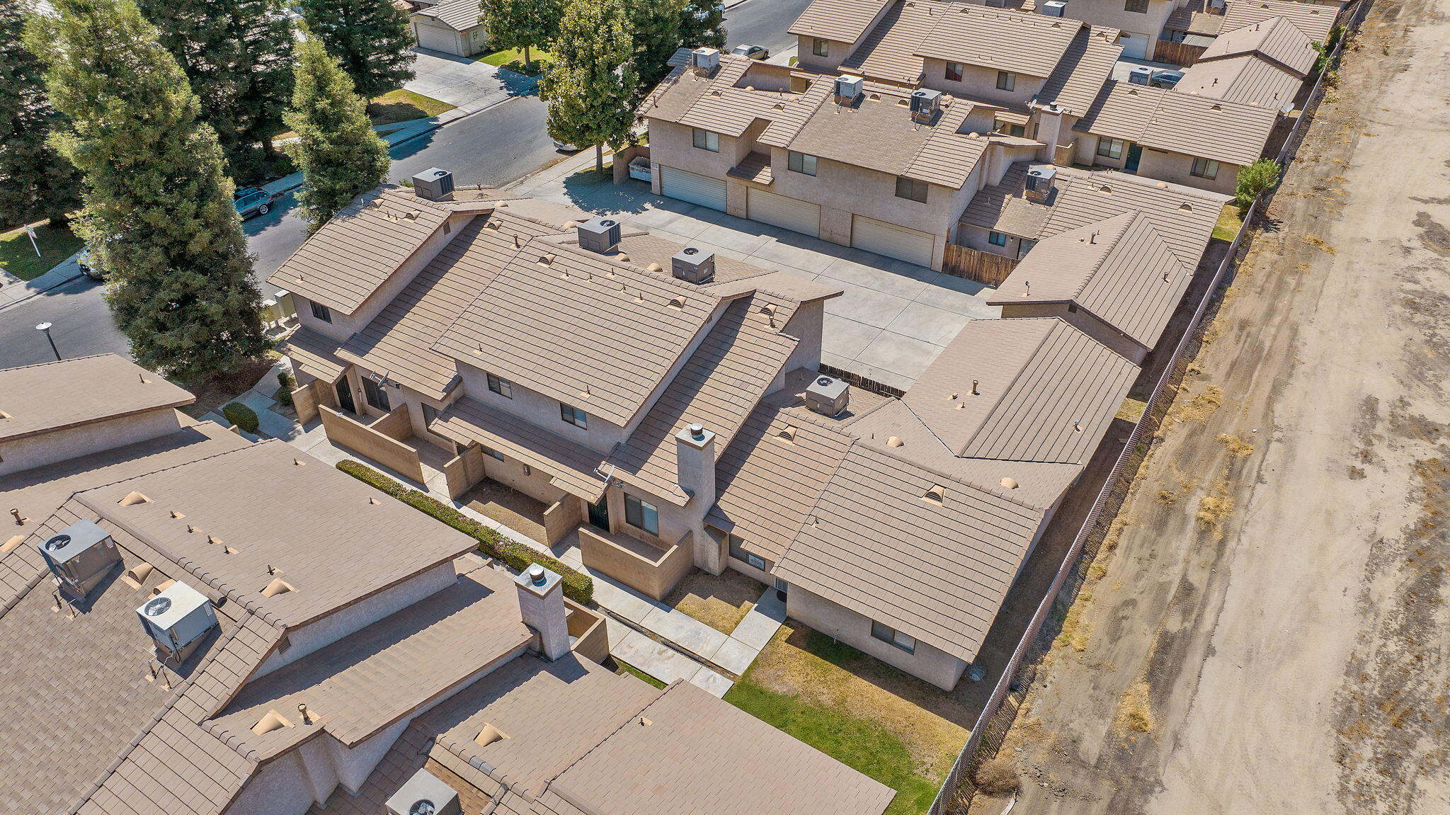 8200 Laborough Dr, Bakersfield, CA 93311