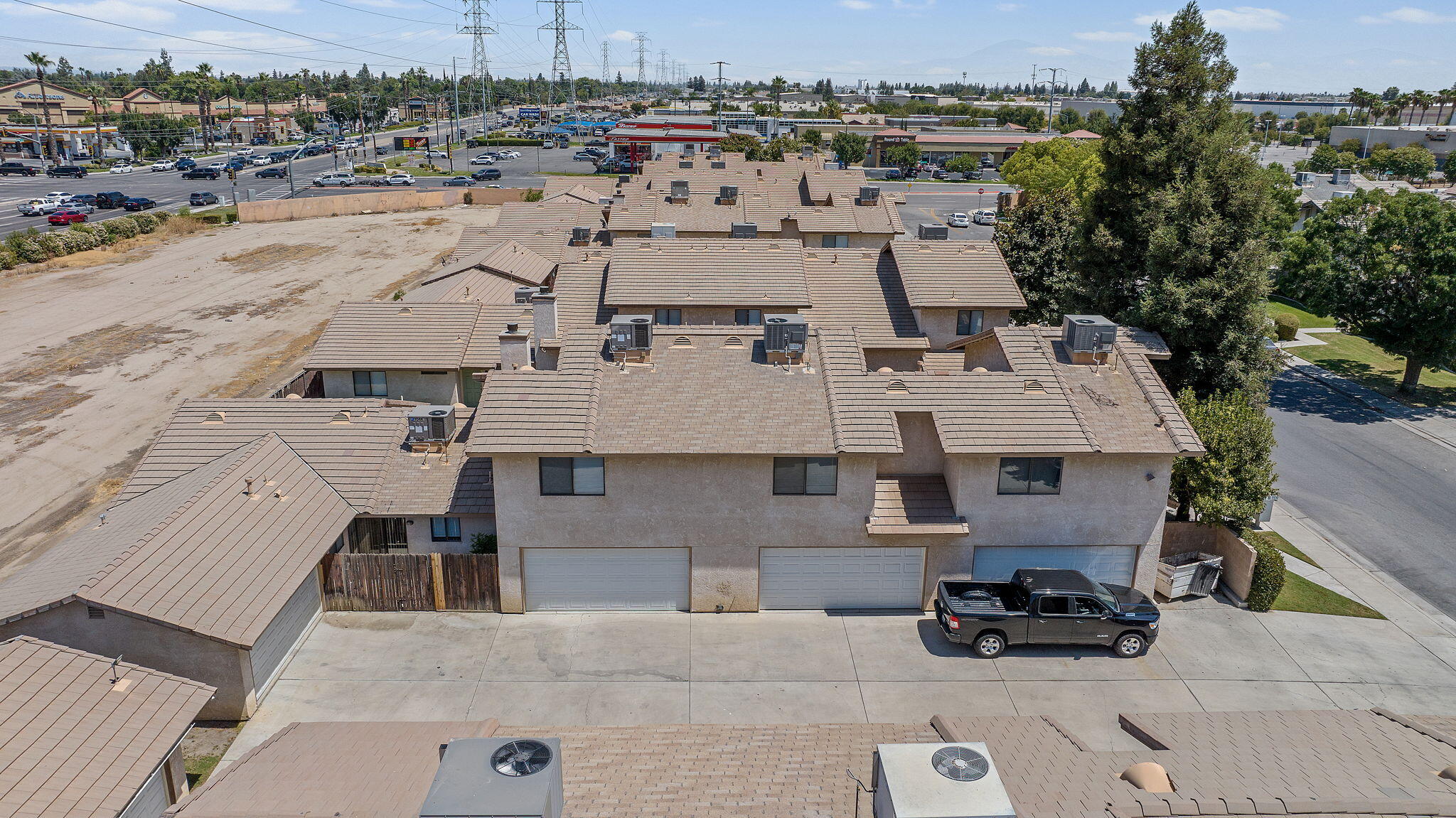 8200 Laborough Dr, Bakersfield, CA 93311