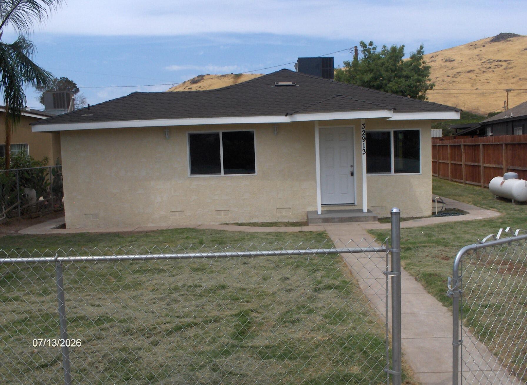 32913 Sierra Dr, Lemon Cove, CA 93244