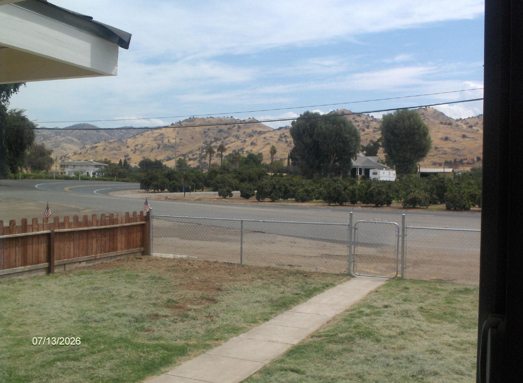 32913 Sierra Dr, Lemon Cove, CA 93244