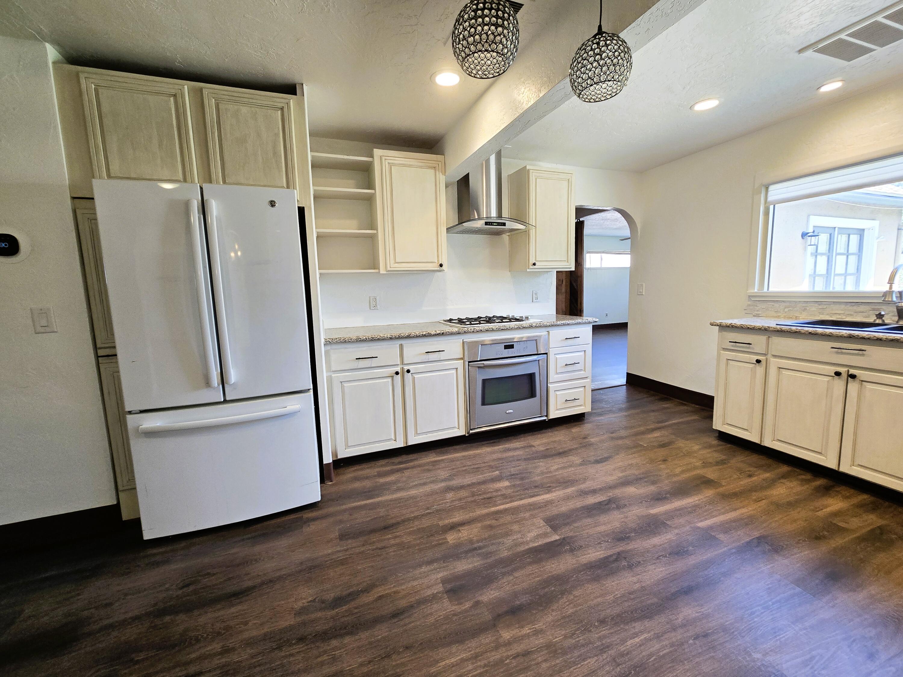 616 N M St, Tulare, CA 93274
