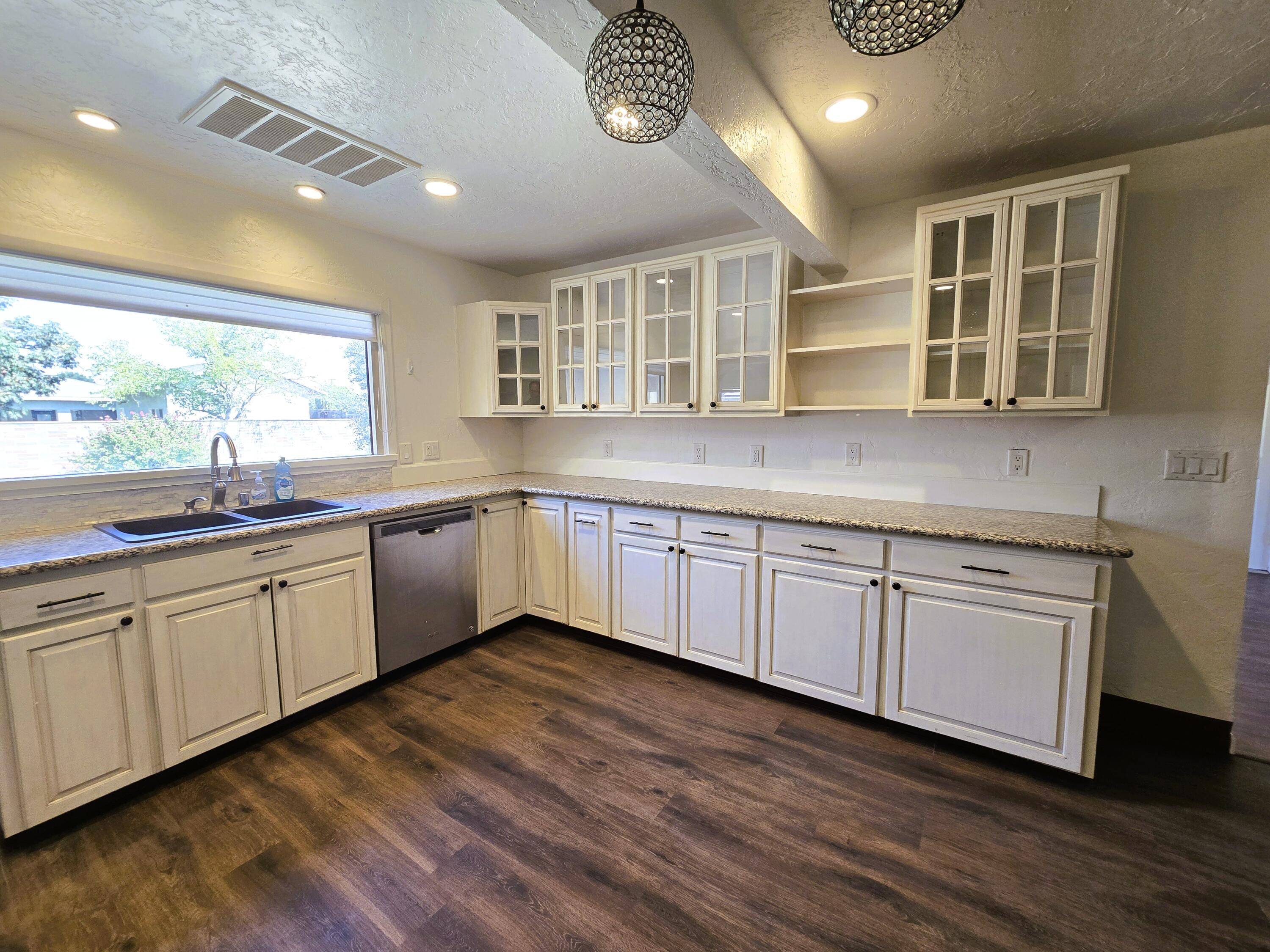 616 N M St, Tulare, CA 93274