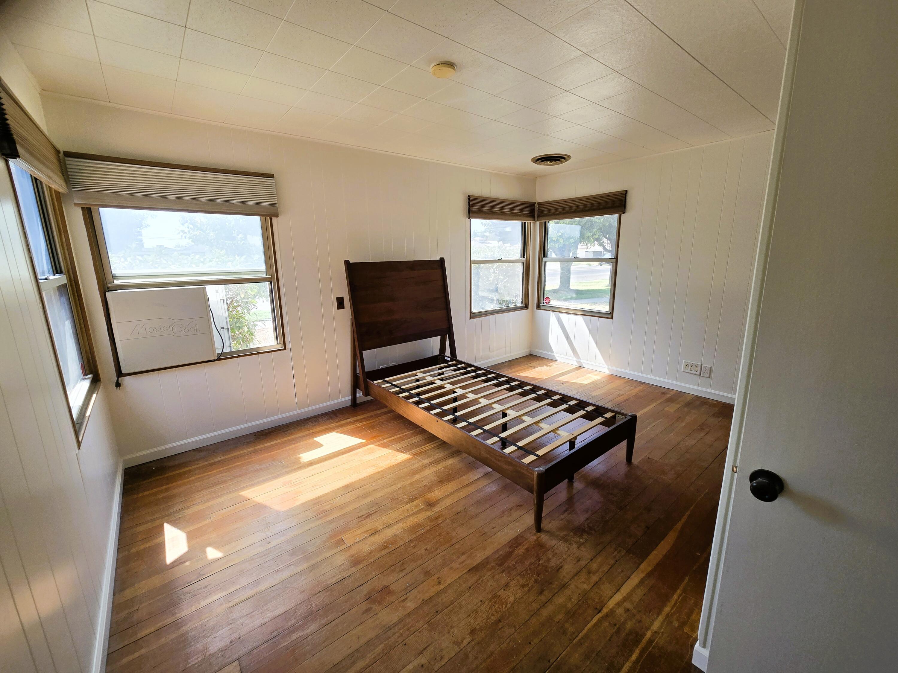 616 N M St, Tulare, CA 93274