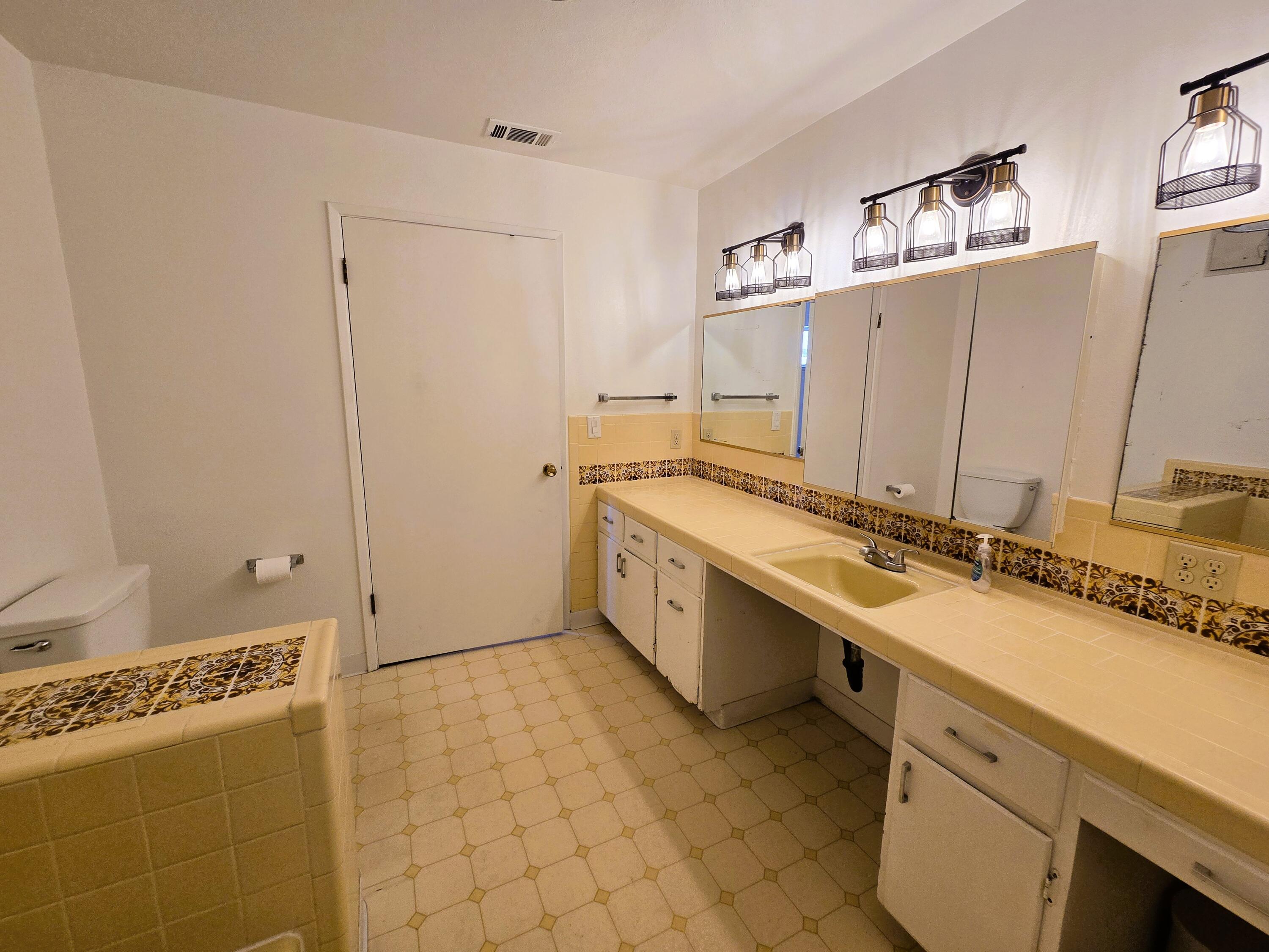 616 N M St, Tulare, CA 93274