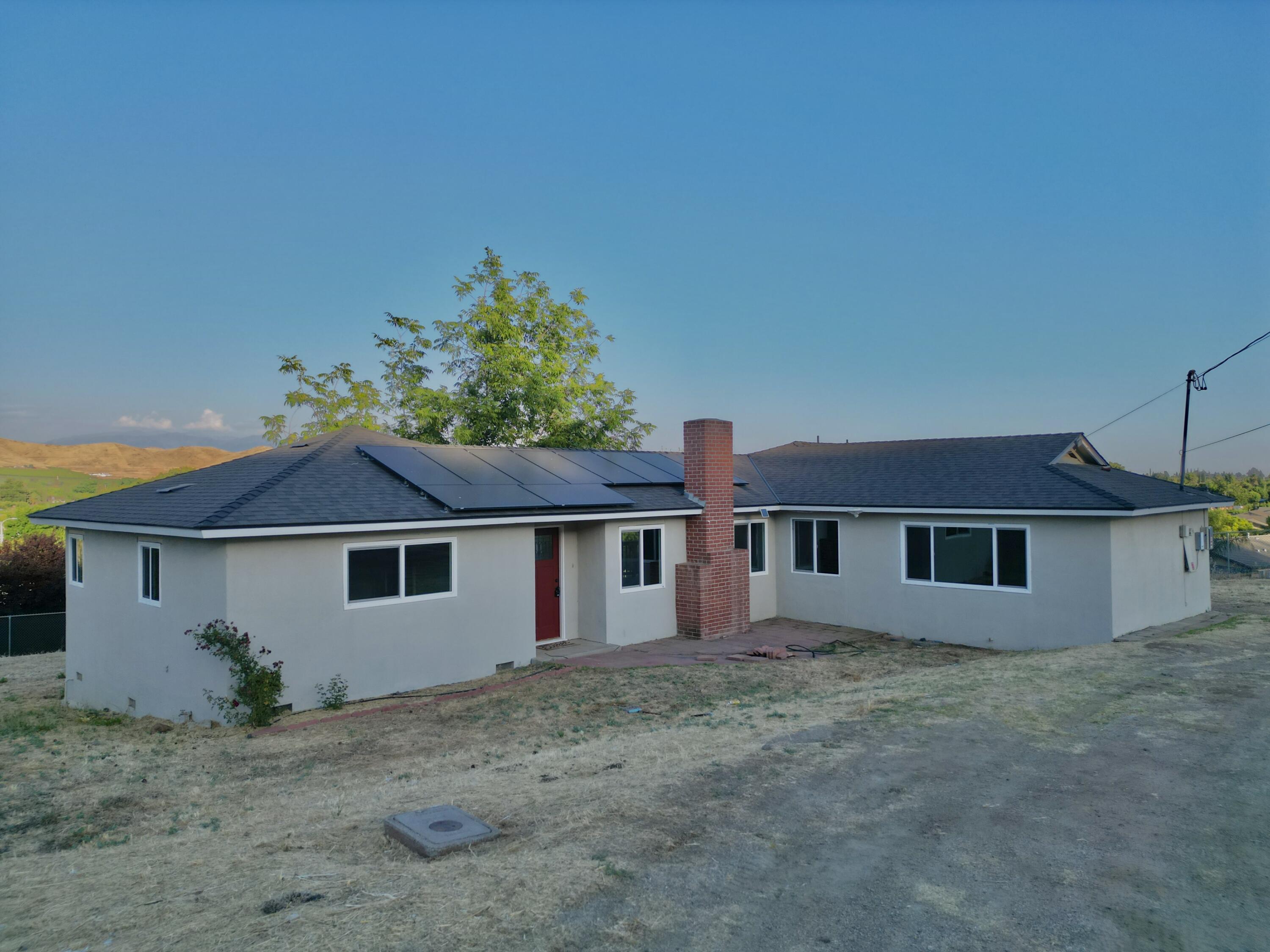 1112 N Harvard Ave, Lindsay, CA 93247