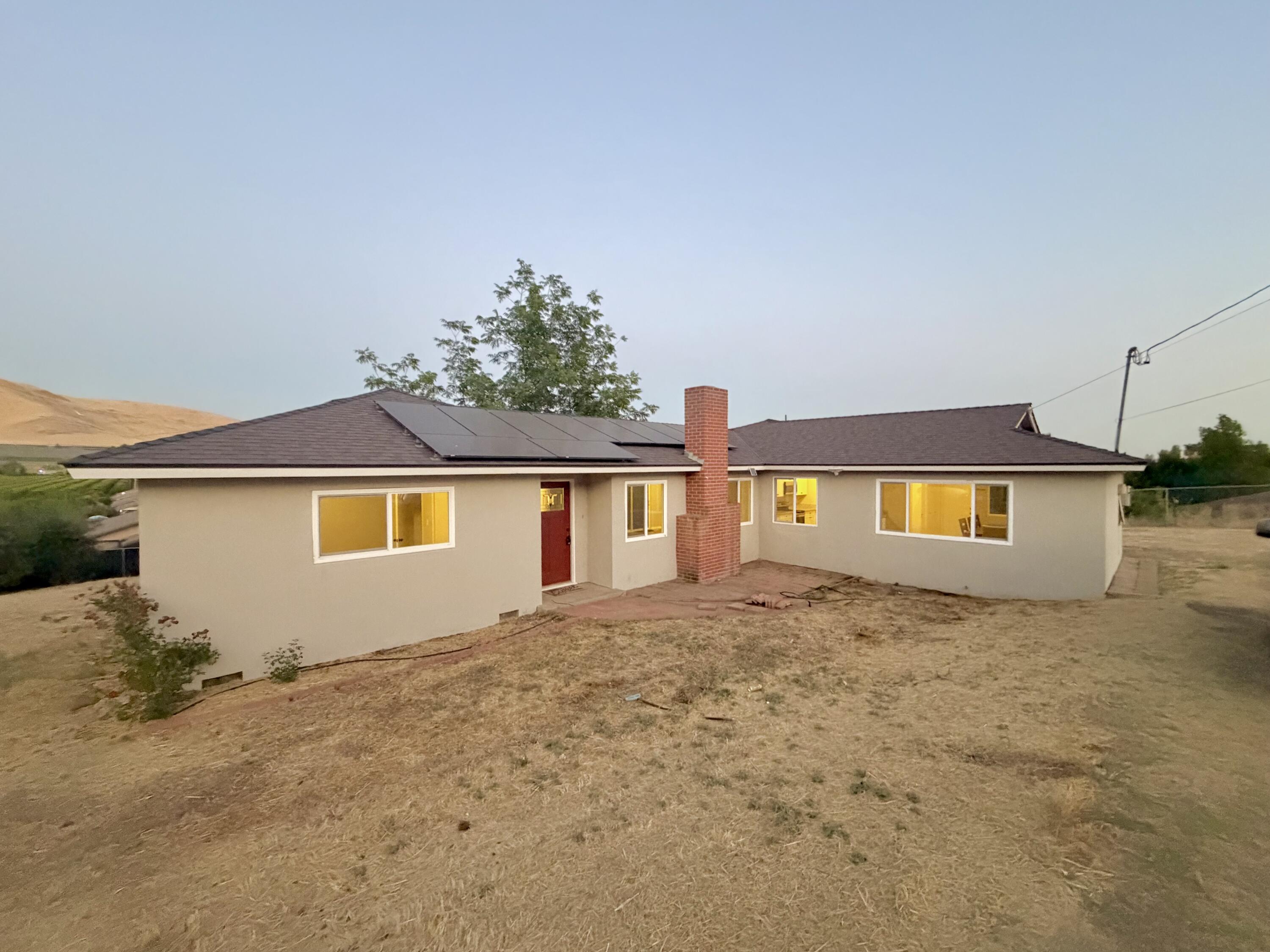 1112 N Harvard Ave, Lindsay, CA 93247