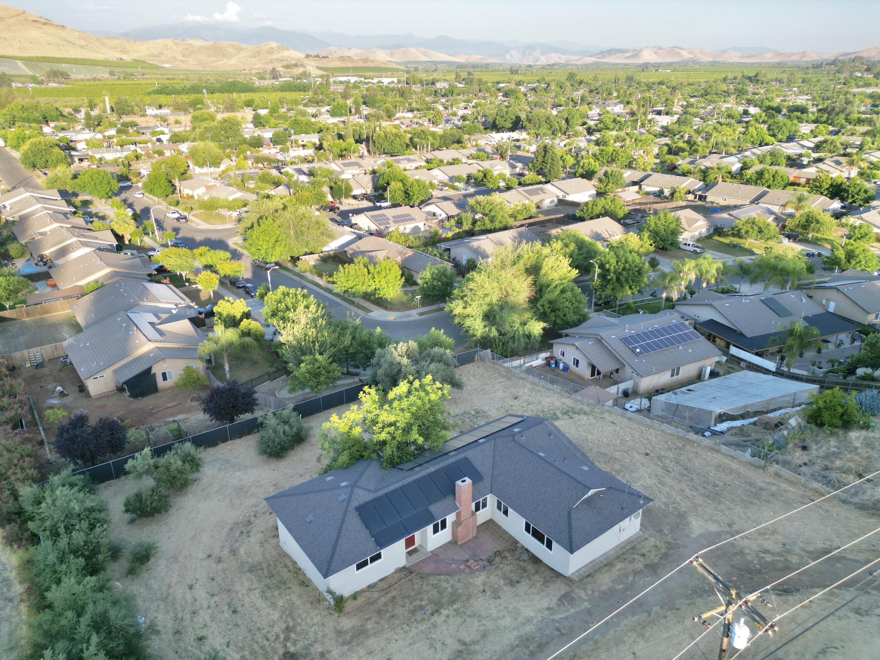 1112 N Harvard Ave, Lindsay, CA 93247