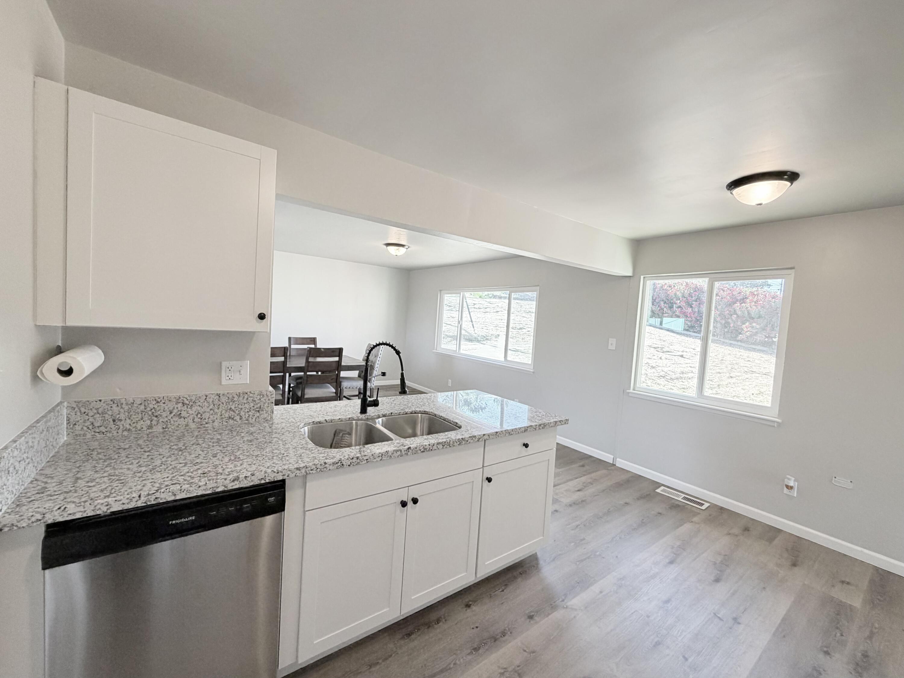 1112 N Harvard Ave, Lindsay, CA 93247
