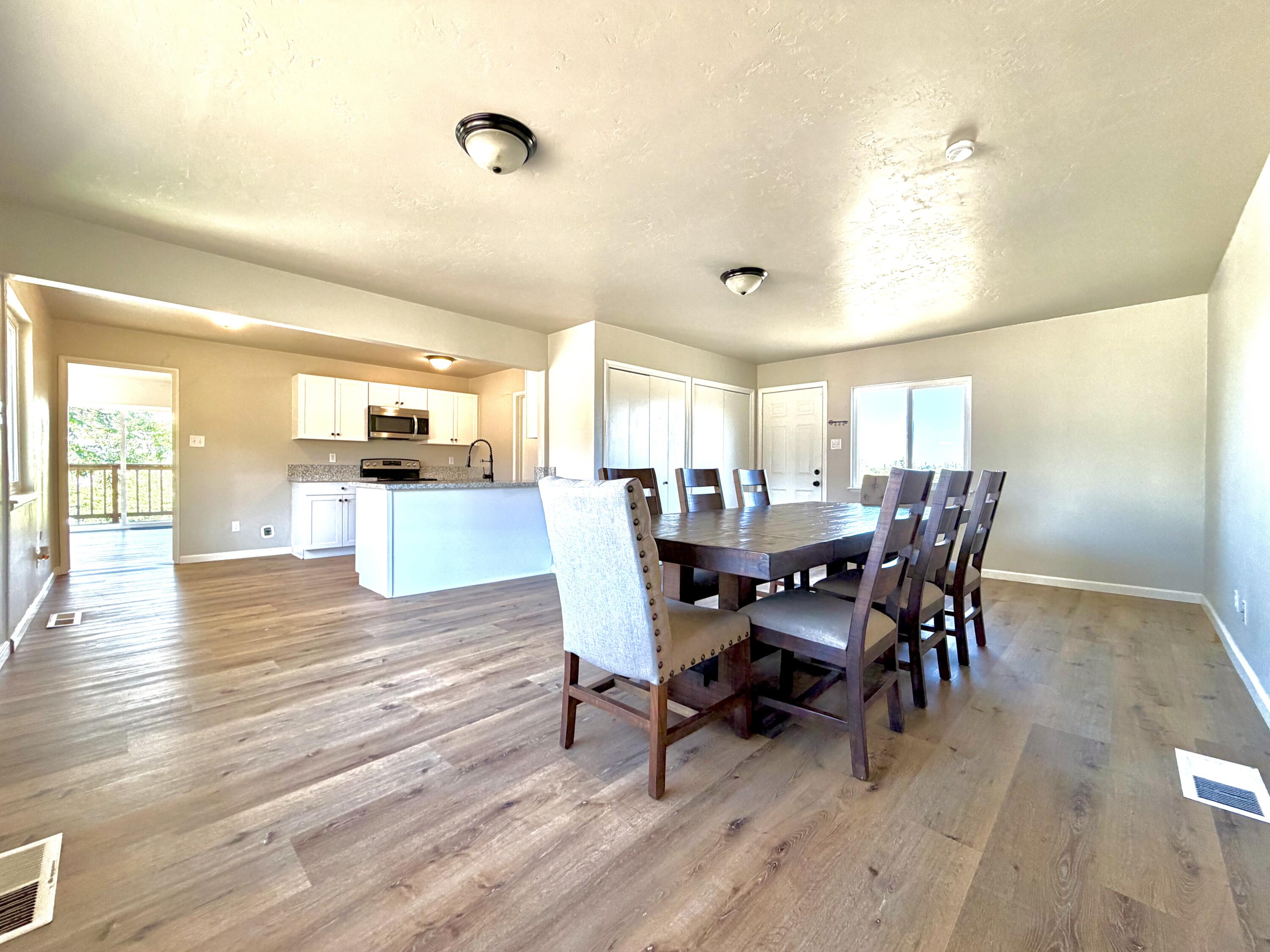 1112 N Harvard Ave, Lindsay, CA 93247