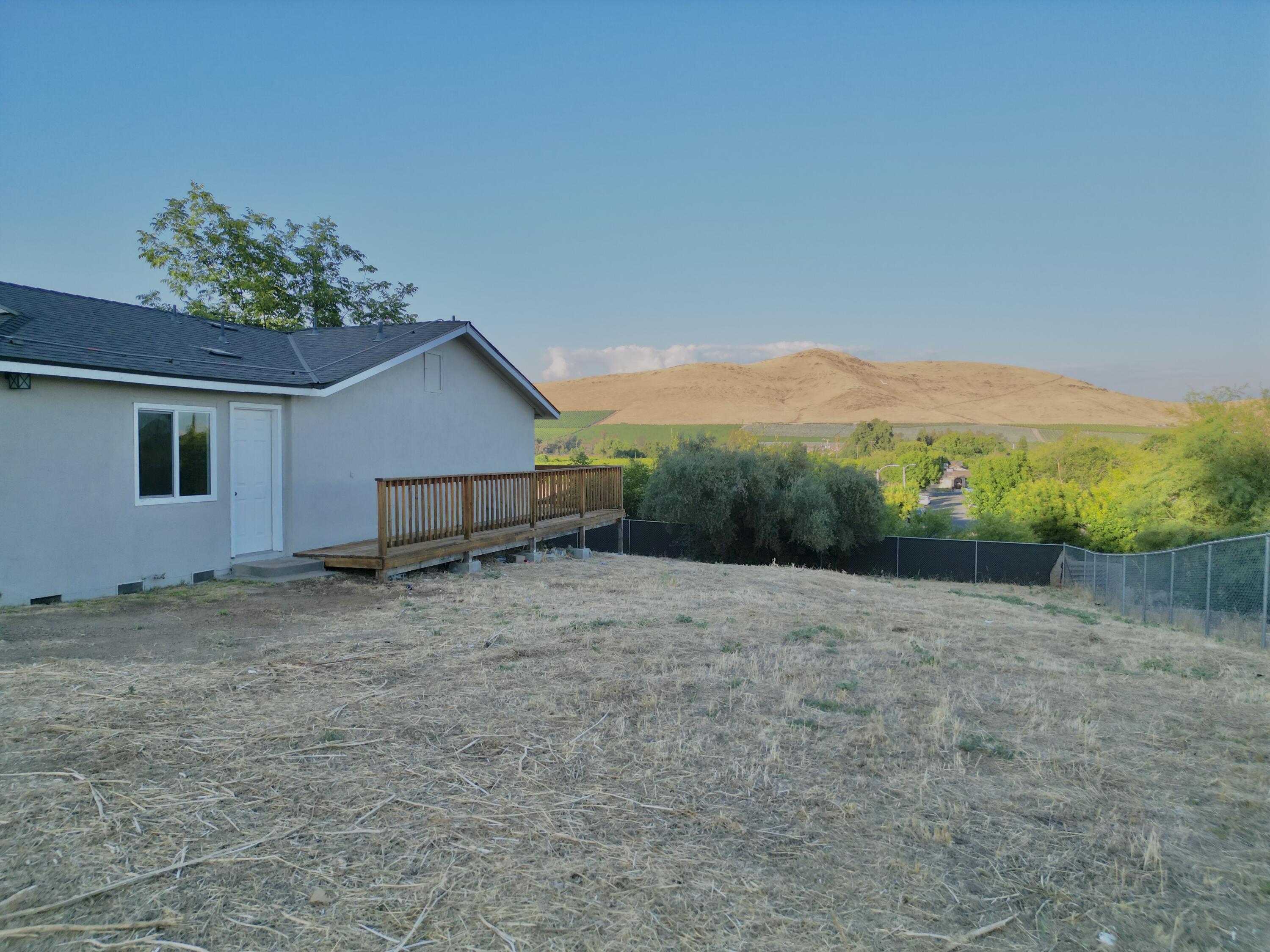 1112 N Harvard Ave, Lindsay, CA 93247