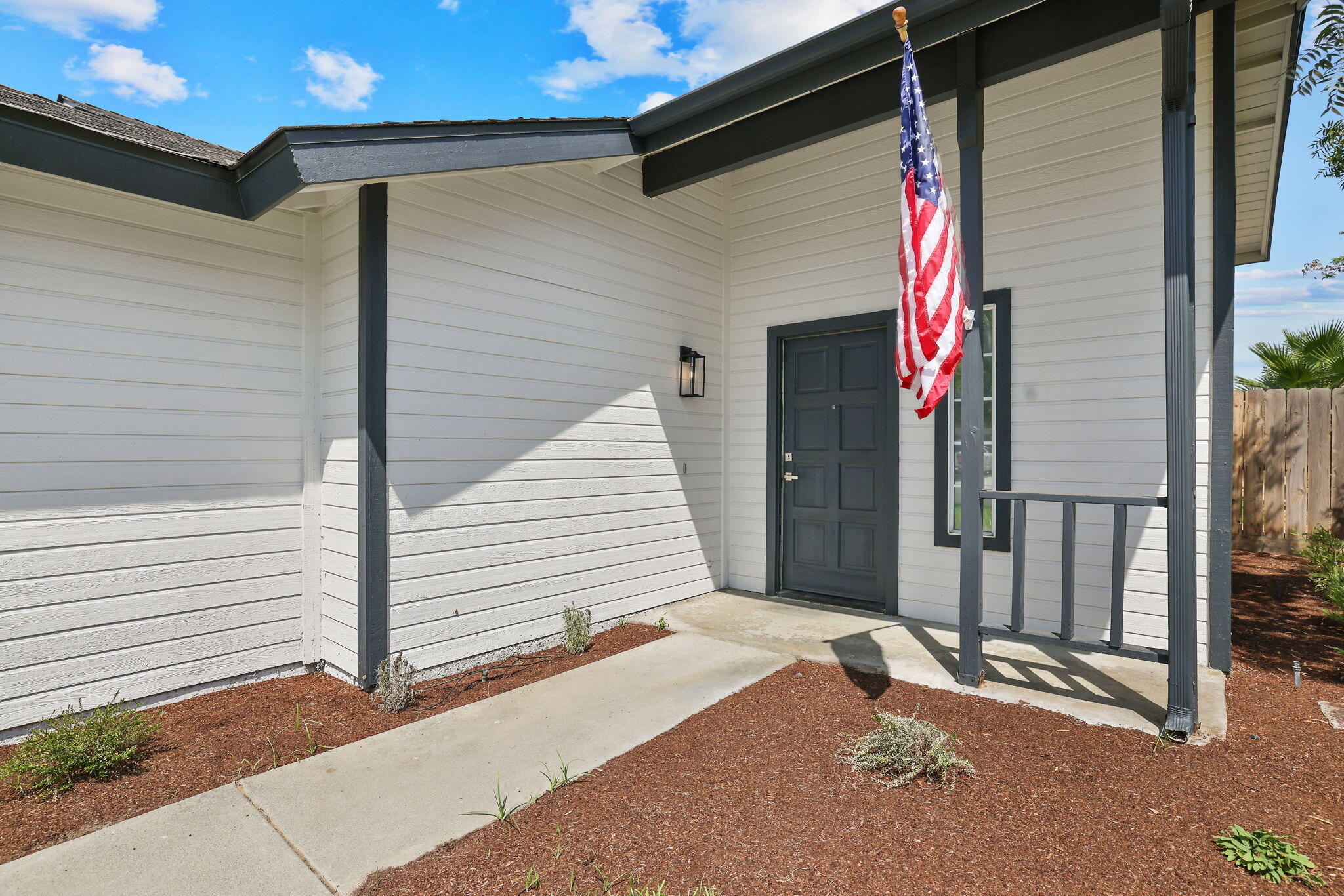 2401 Ashwood Ct, Hanford, CA 93230
