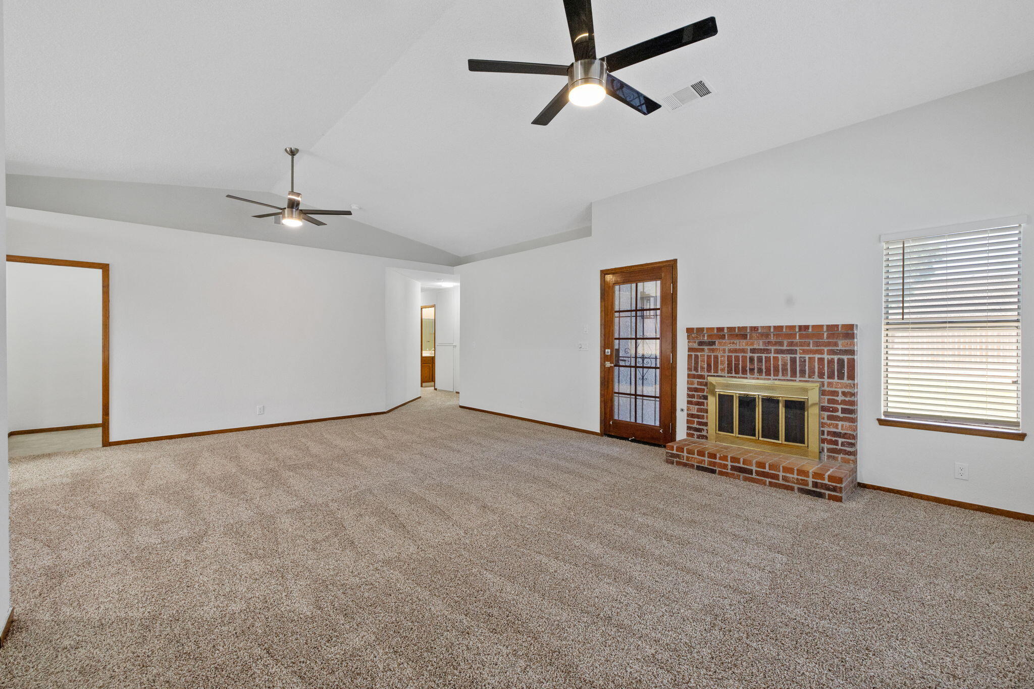 2401 Ashwood Ct, Hanford, CA 93230