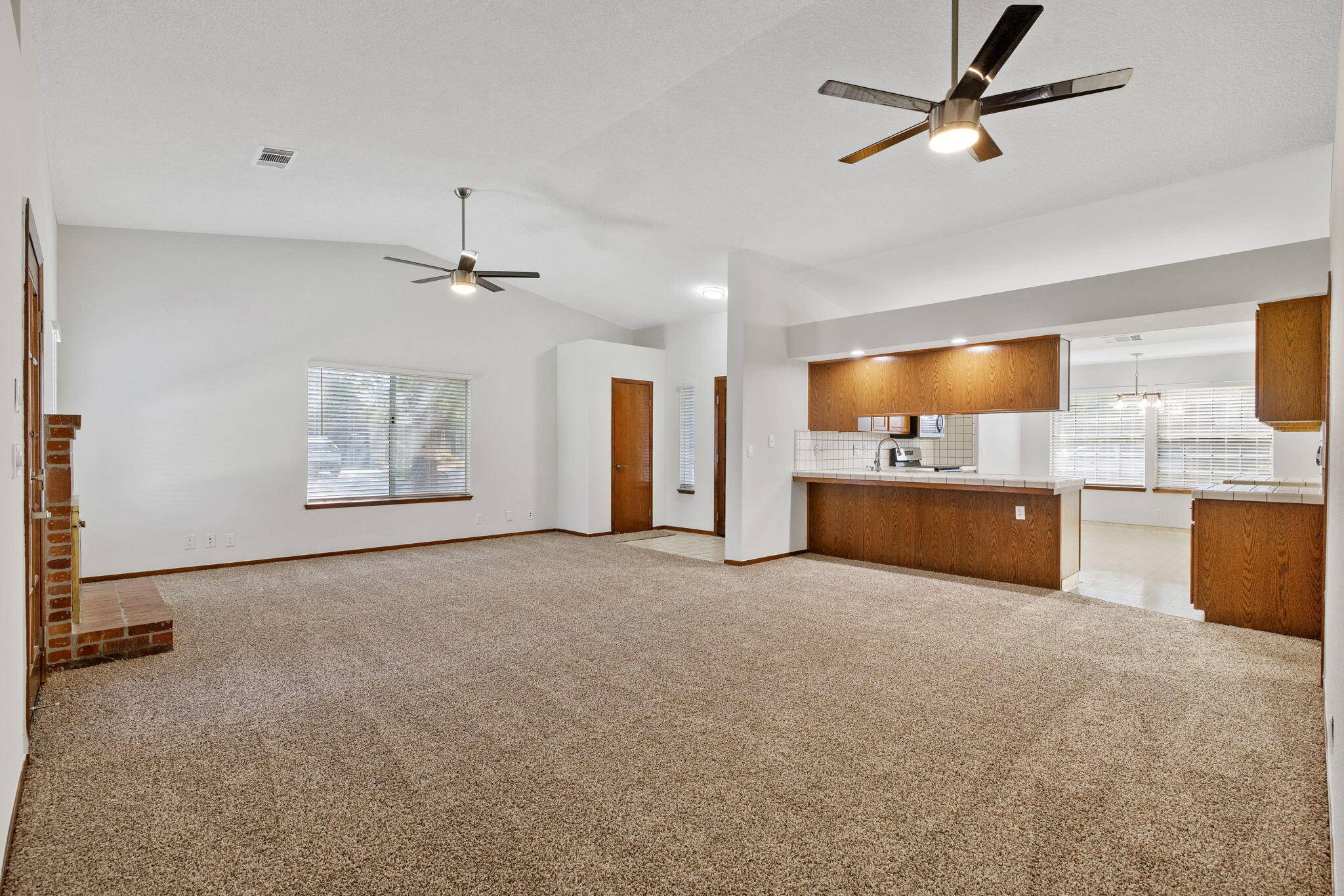 2401 Ashwood Ct, Hanford, CA 93230