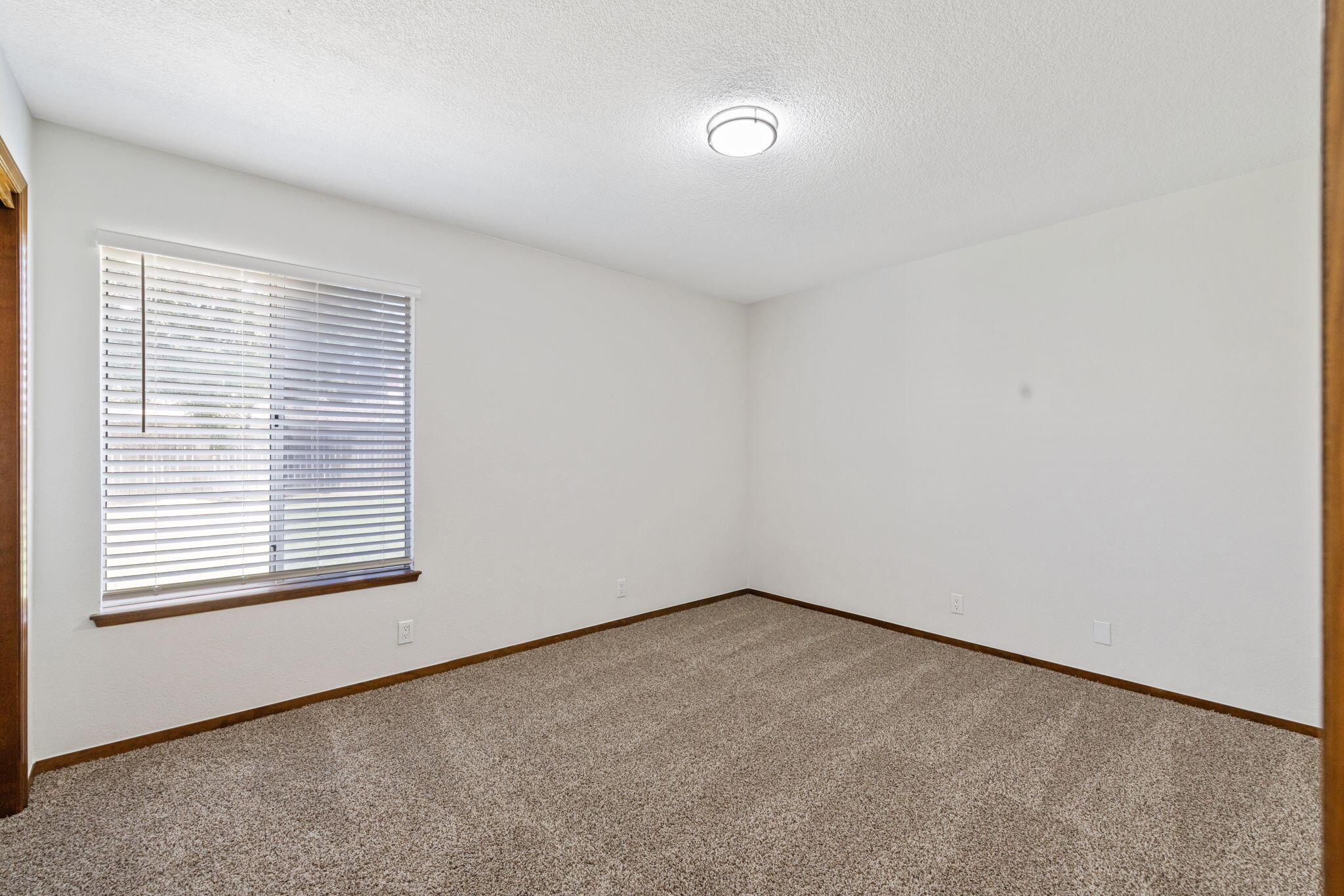 2401 Ashwood Ct, Hanford, CA 93230