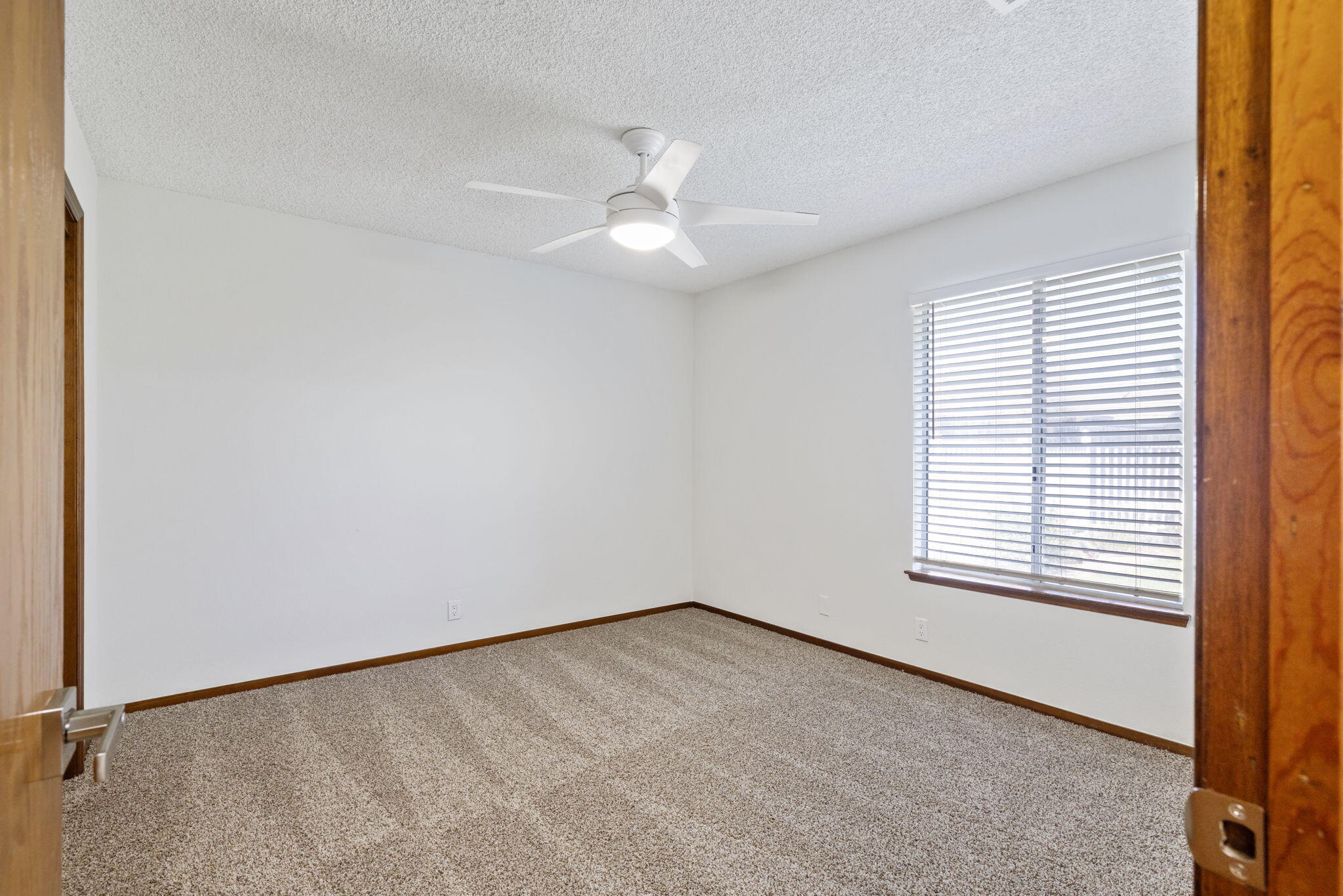 2401 Ashwood Ct, Hanford, CA 93230