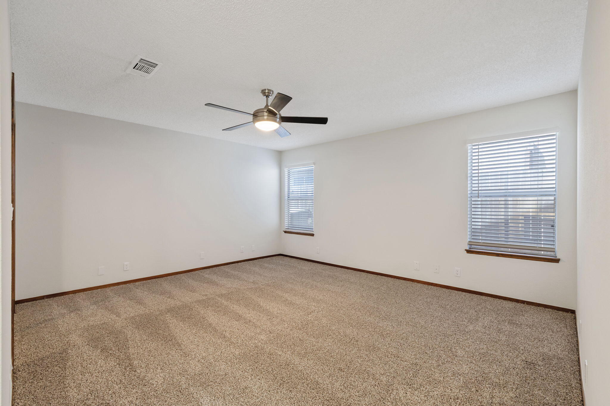2401 Ashwood Ct, Hanford, CA 93230