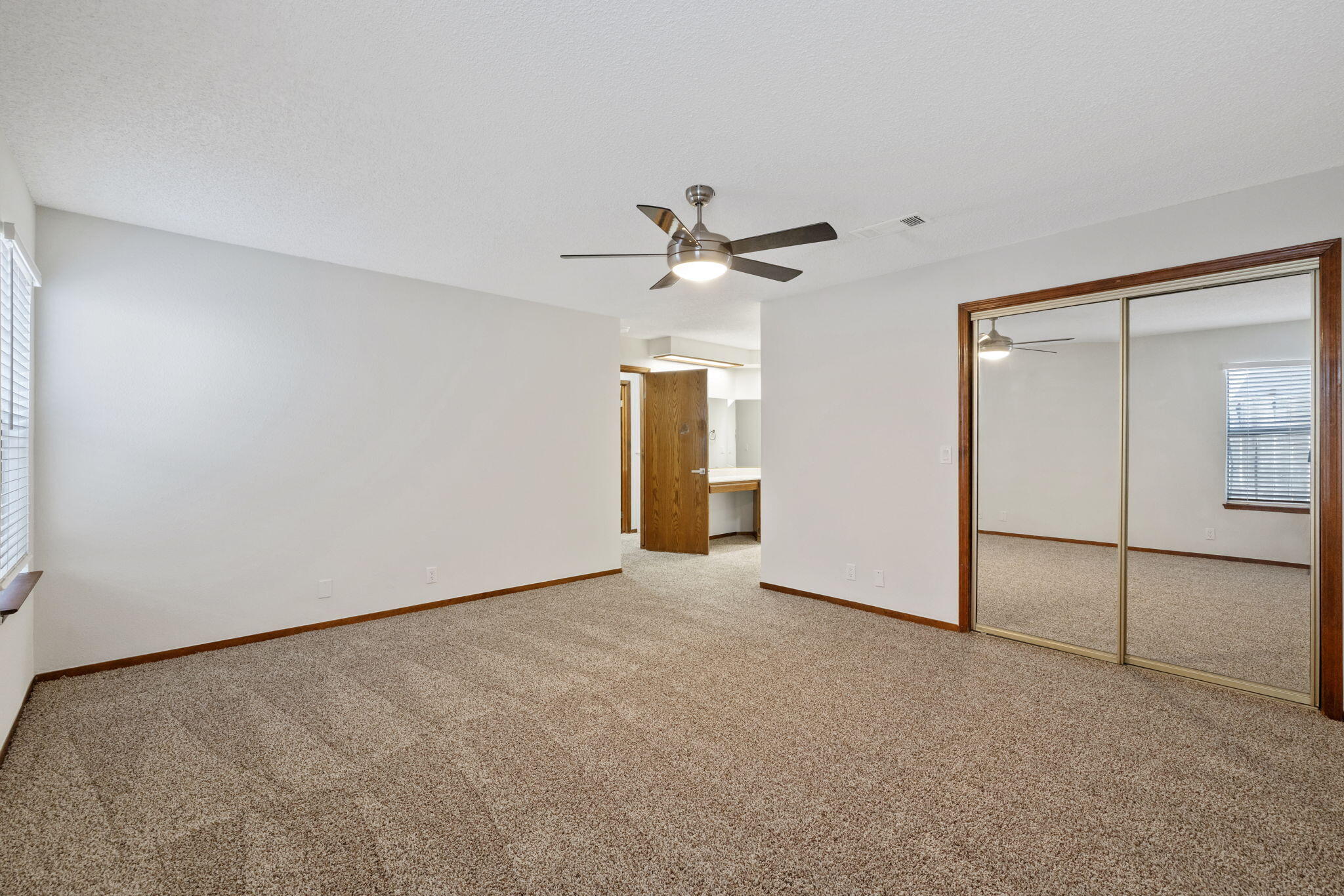 2401 Ashwood Ct, Hanford, CA 93230