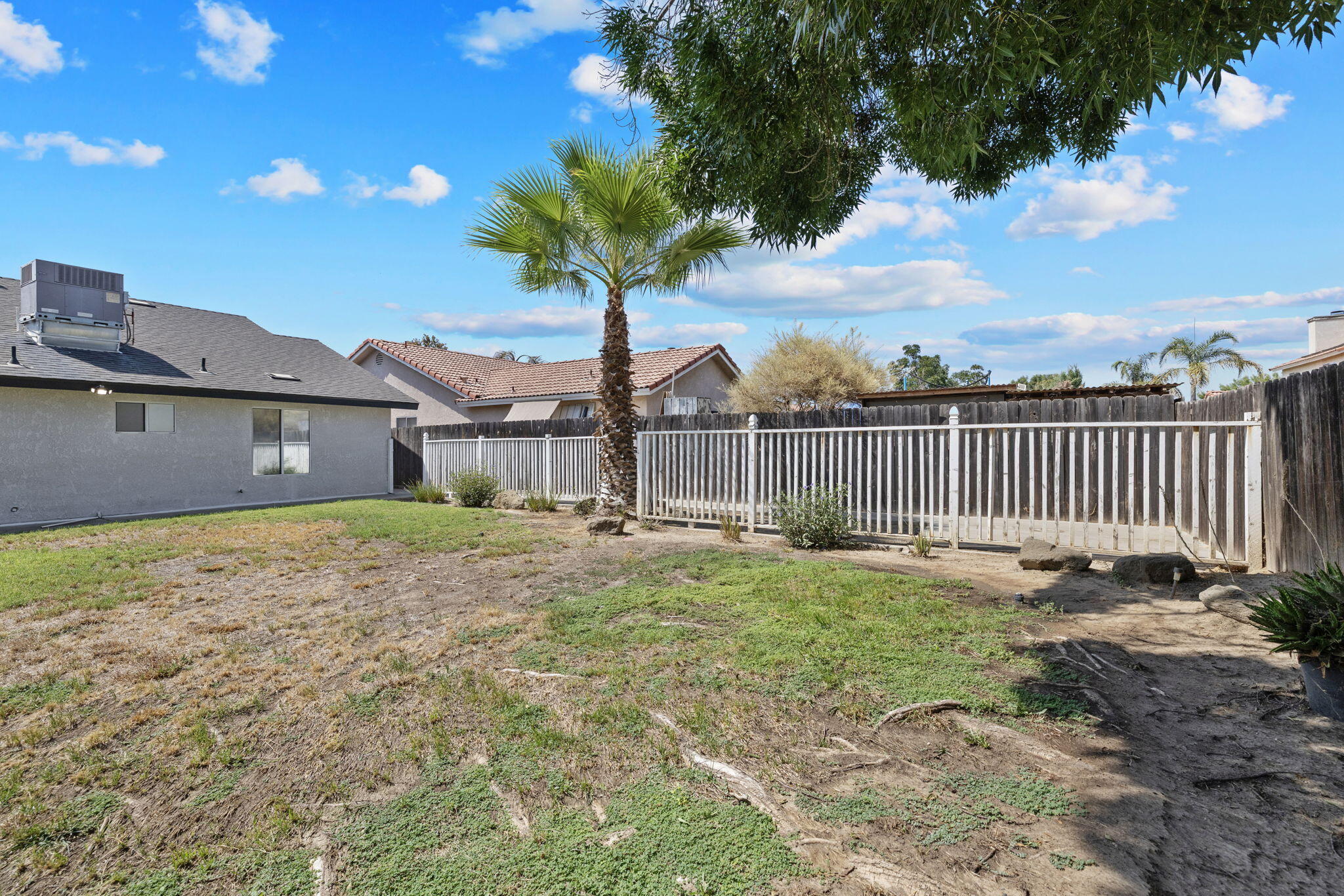 2401 Ashwood Ct, Hanford, CA 93230