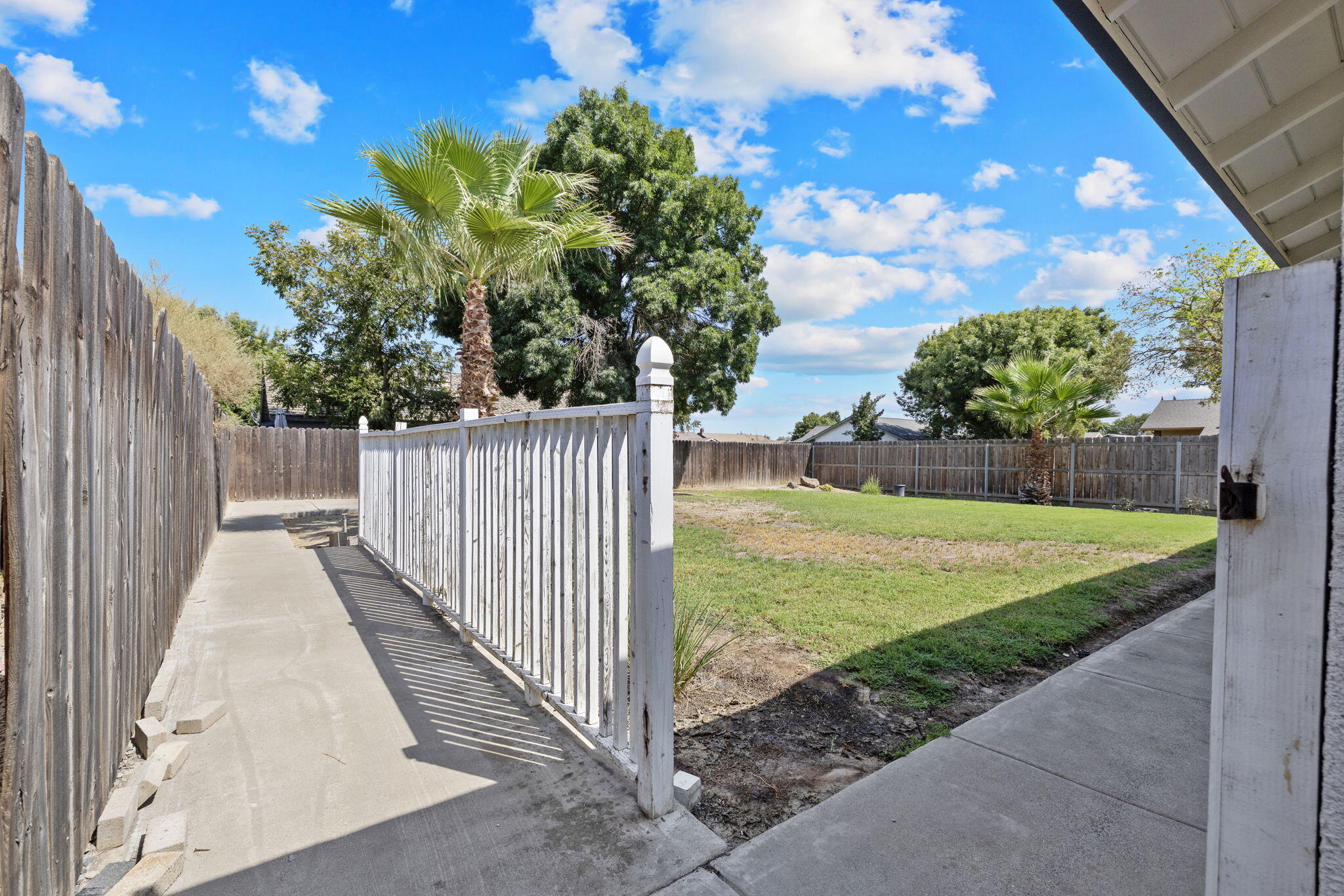 2401 Ashwood Ct, Hanford, CA 93230