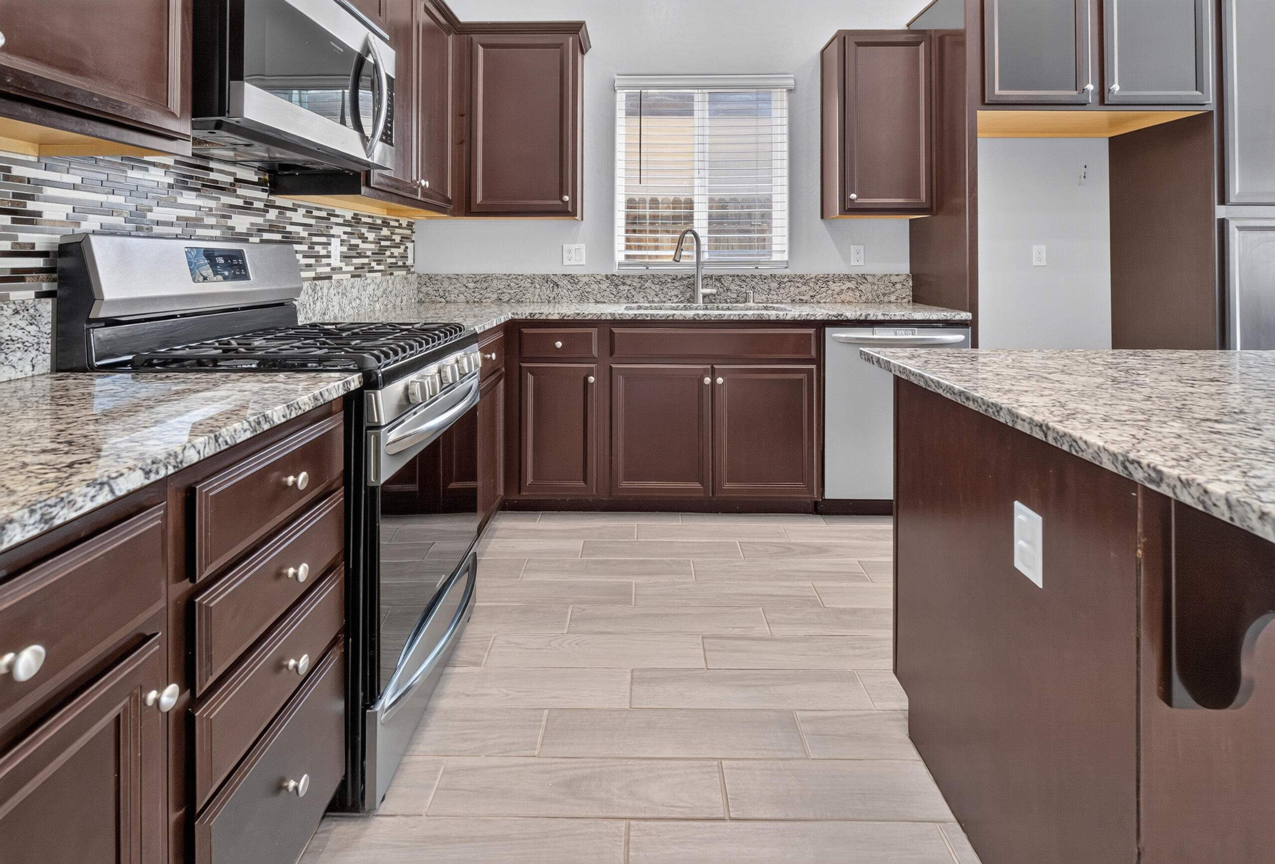 1175 Narwhal Ave, Lemoore, CA 93245