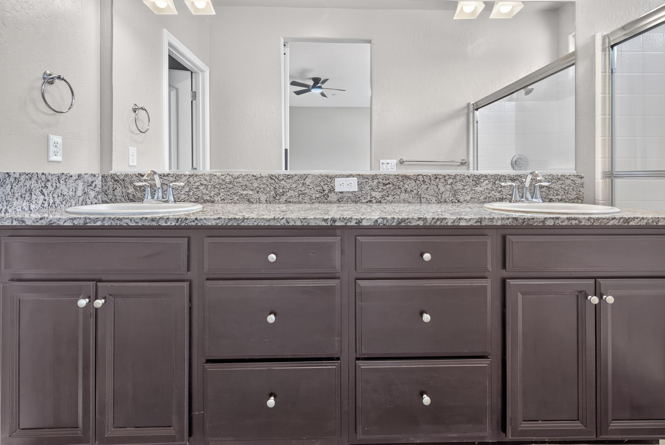 1175 Narwhal Ave, Lemoore, CA 93245
