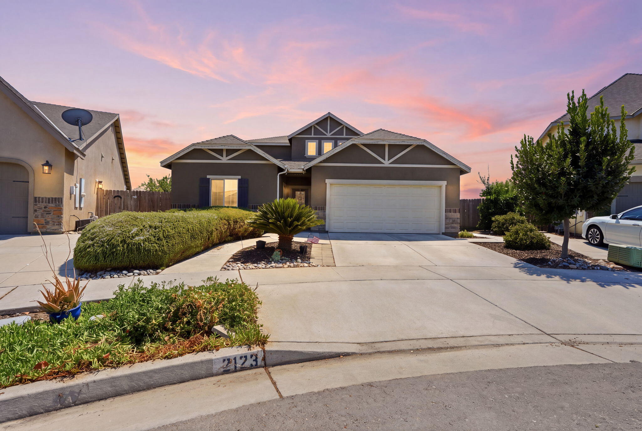 2123 W Hopkins Way, Hanford, CA 93230