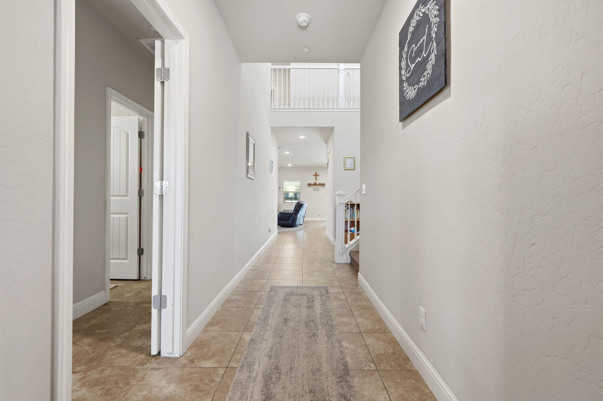 2123 W Hopkins Way, Hanford, CA 93230