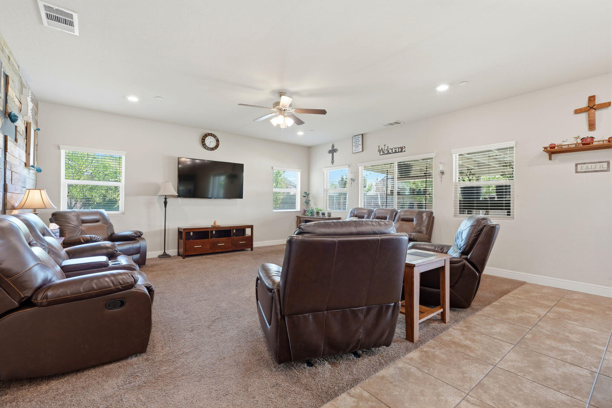 2123 W Hopkins Way, Hanford, CA 93230