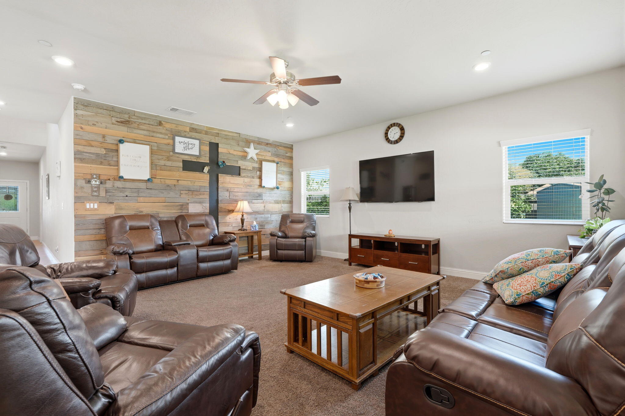 2123 W Hopkins Way, Hanford, CA 93230